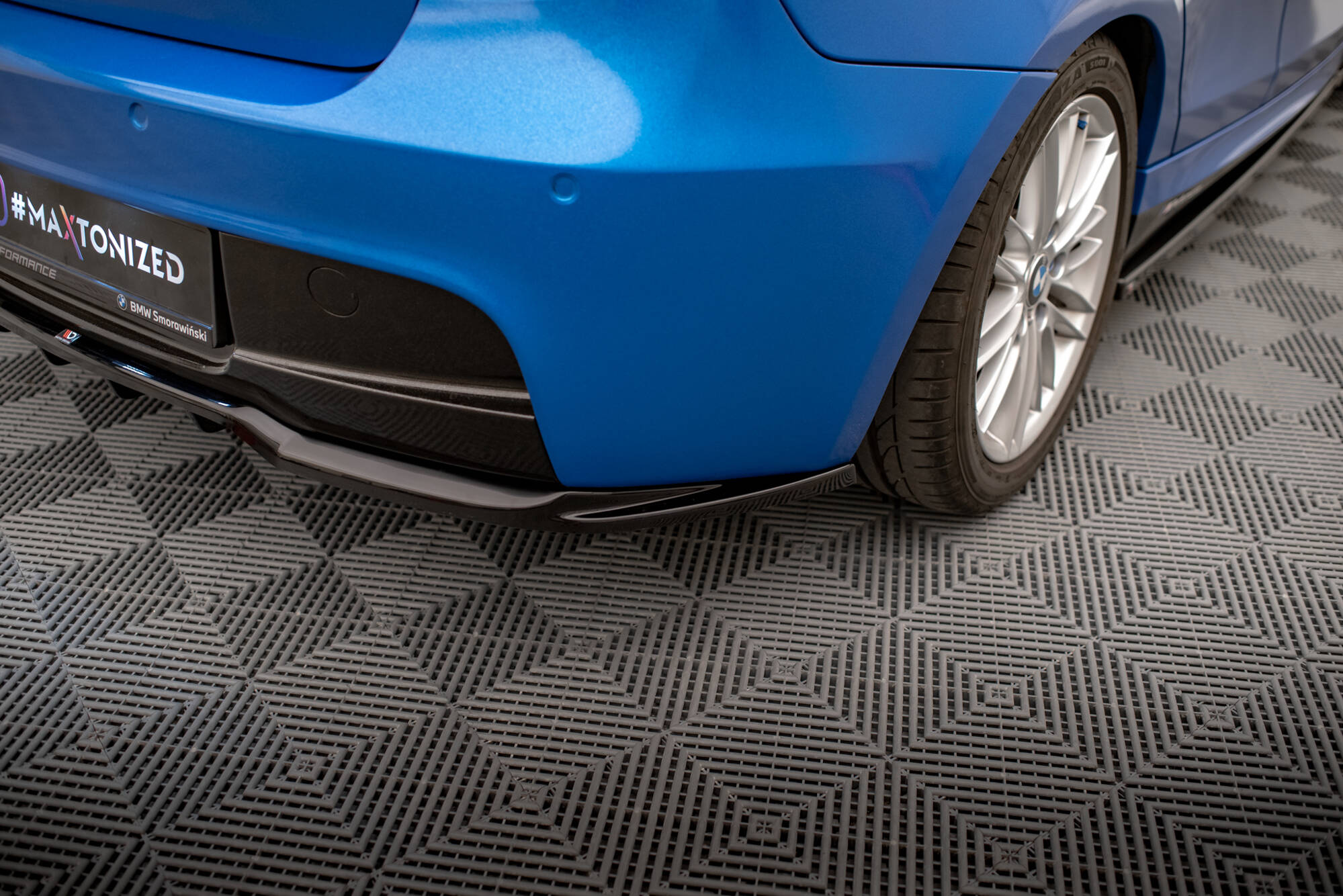 Central Rear Splitter (Vertical Bars) BMW 1 M-Pack E87 Facelift - 3