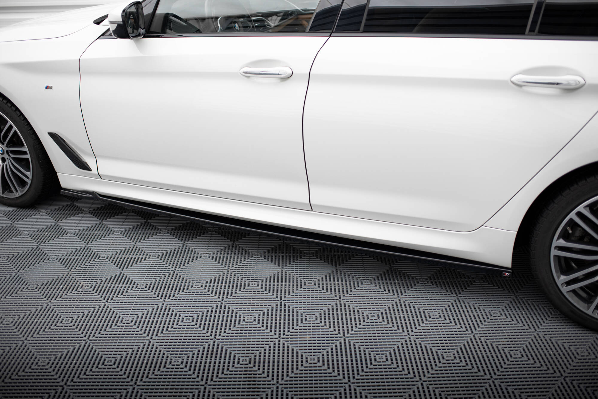 Side Skirts Diffusers V.2 BMW 5 M-Pack G30 / G31 - 4