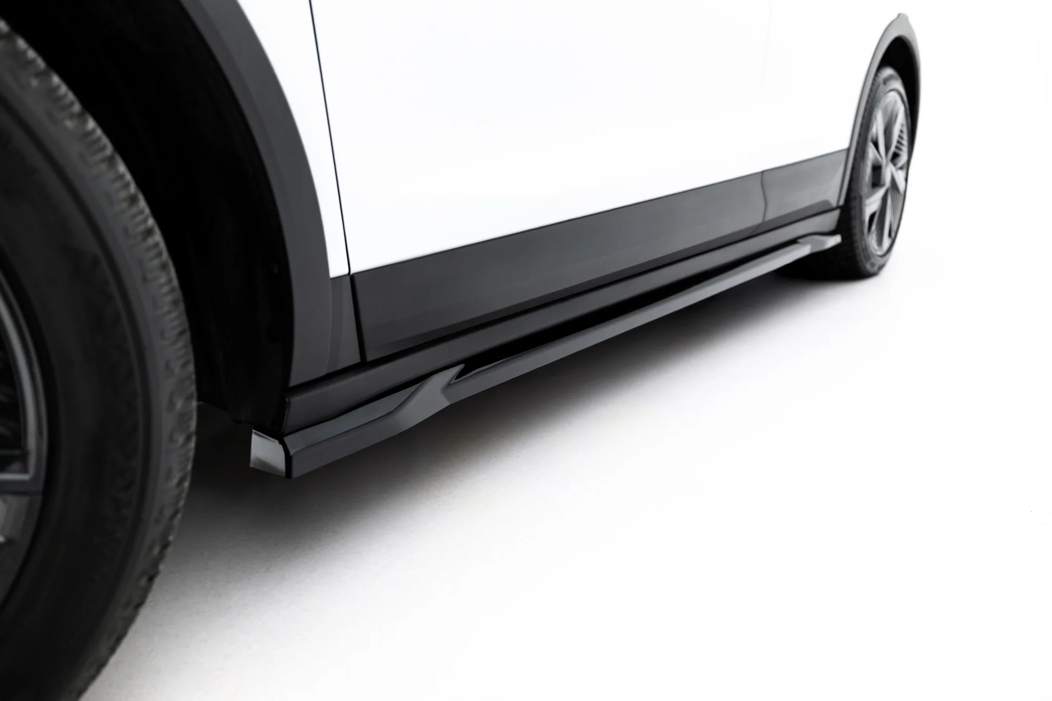 SIDE SKIRTS DIFFUSERS SUITABLE FOR SKODA ELROQ RS MK1 – MAXTON DESIGN