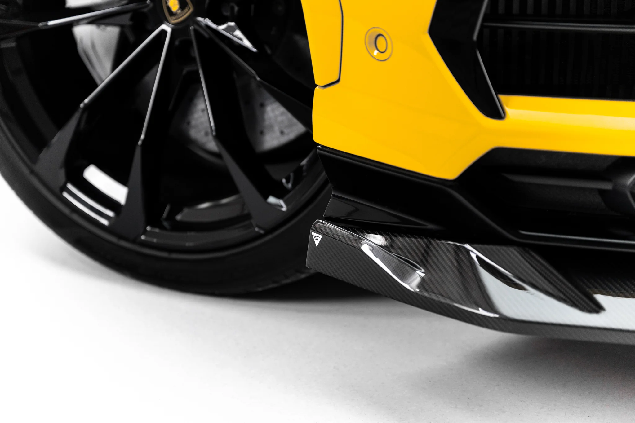 PREPREG CARBON FIBER FRONT SPLITTER SUITABLE FOR LAMBORGHINI URUS MK 1 – MAXTON DESIGN - 8