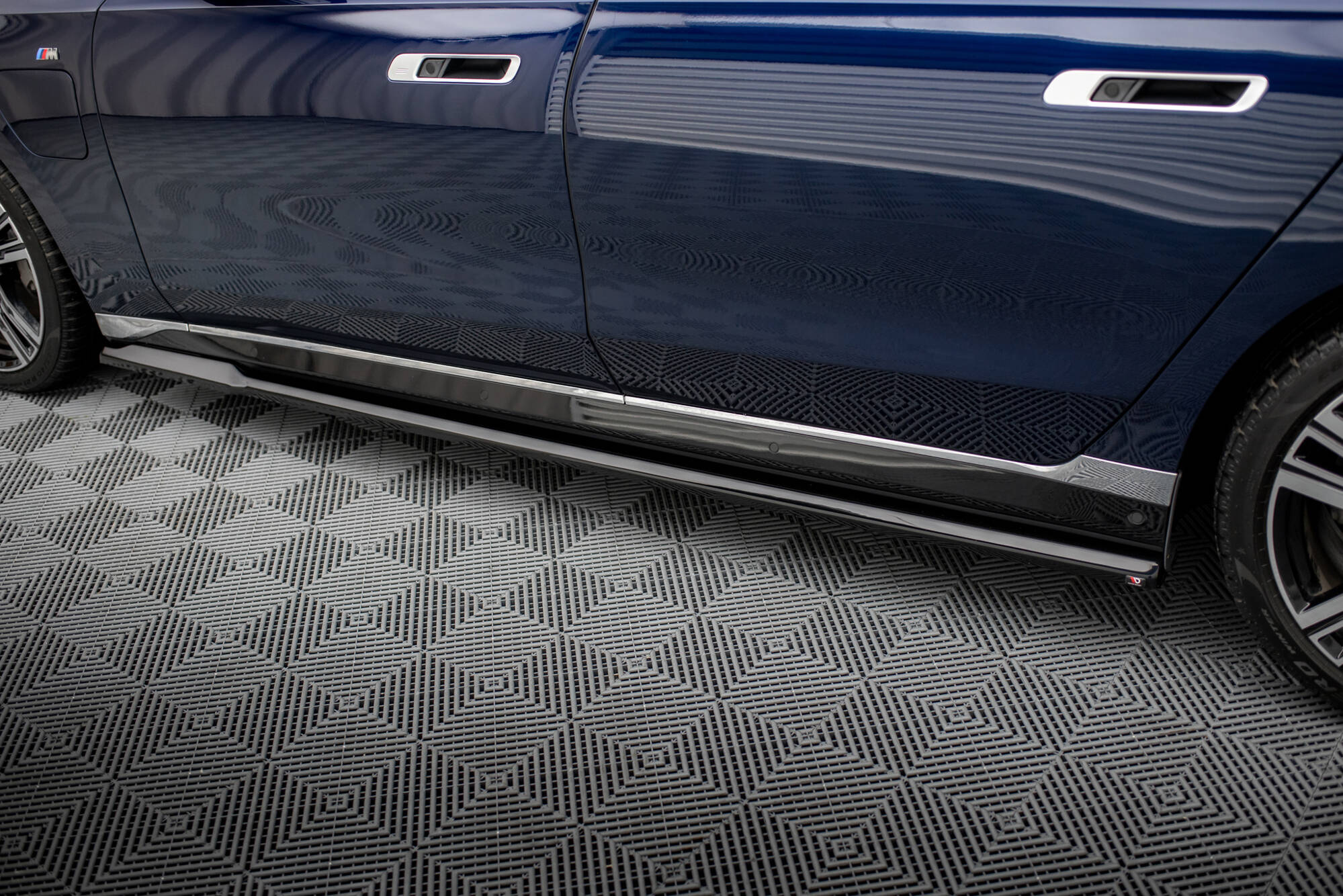 Side Skirts Diffusers BMW 750e M-Pack G70 - 4