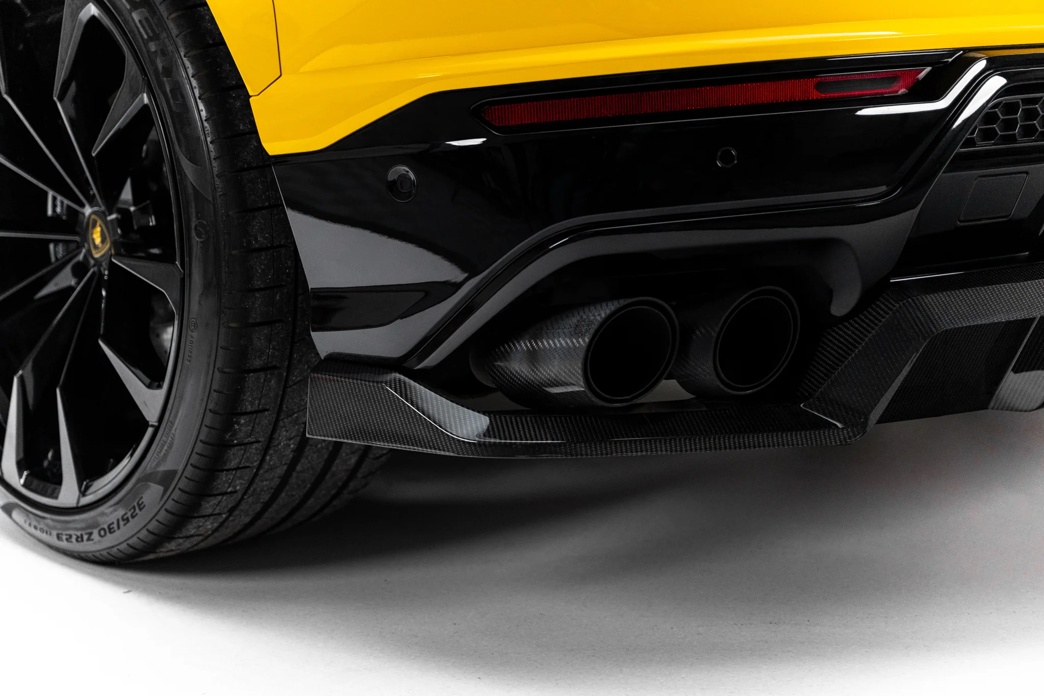 PREPREG CARBON FIBER REAR SPLITTER (WITH VERTICAL BARS) SUITABLE FOR LAMBORGHINI URUS MK 1 – MAXTON DESIGN - 3