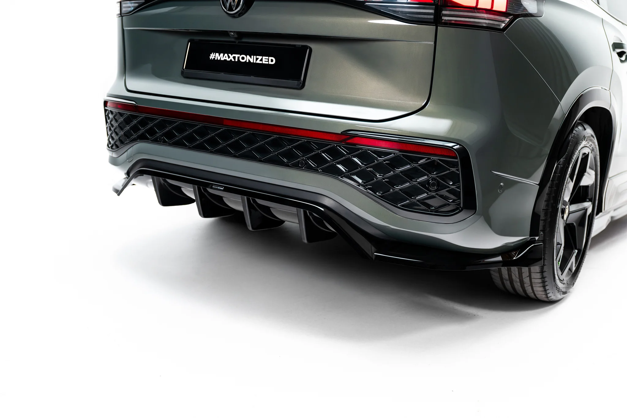 REAR SPLITTER (WITH VERTICAL BARS) SUITABLE FOR VOLKSWAGEN TAYRON R-LINE MK1 – MAXTON DESIGN - 3