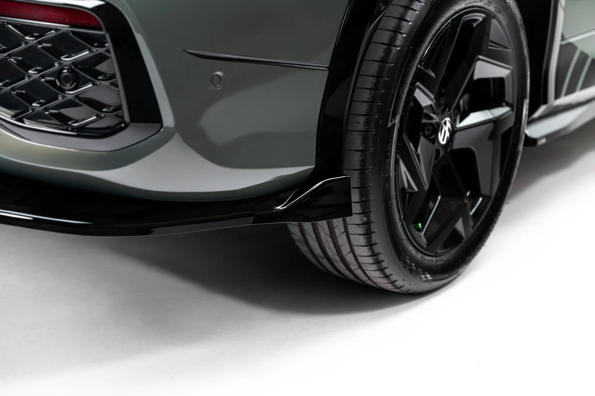 REAR SPLITTER (WITH VERTICAL BARS) SUITABLE FOR VOLKSWAGEN TAYRON R-LINE MK1 – MAXTON DESIGN - 2