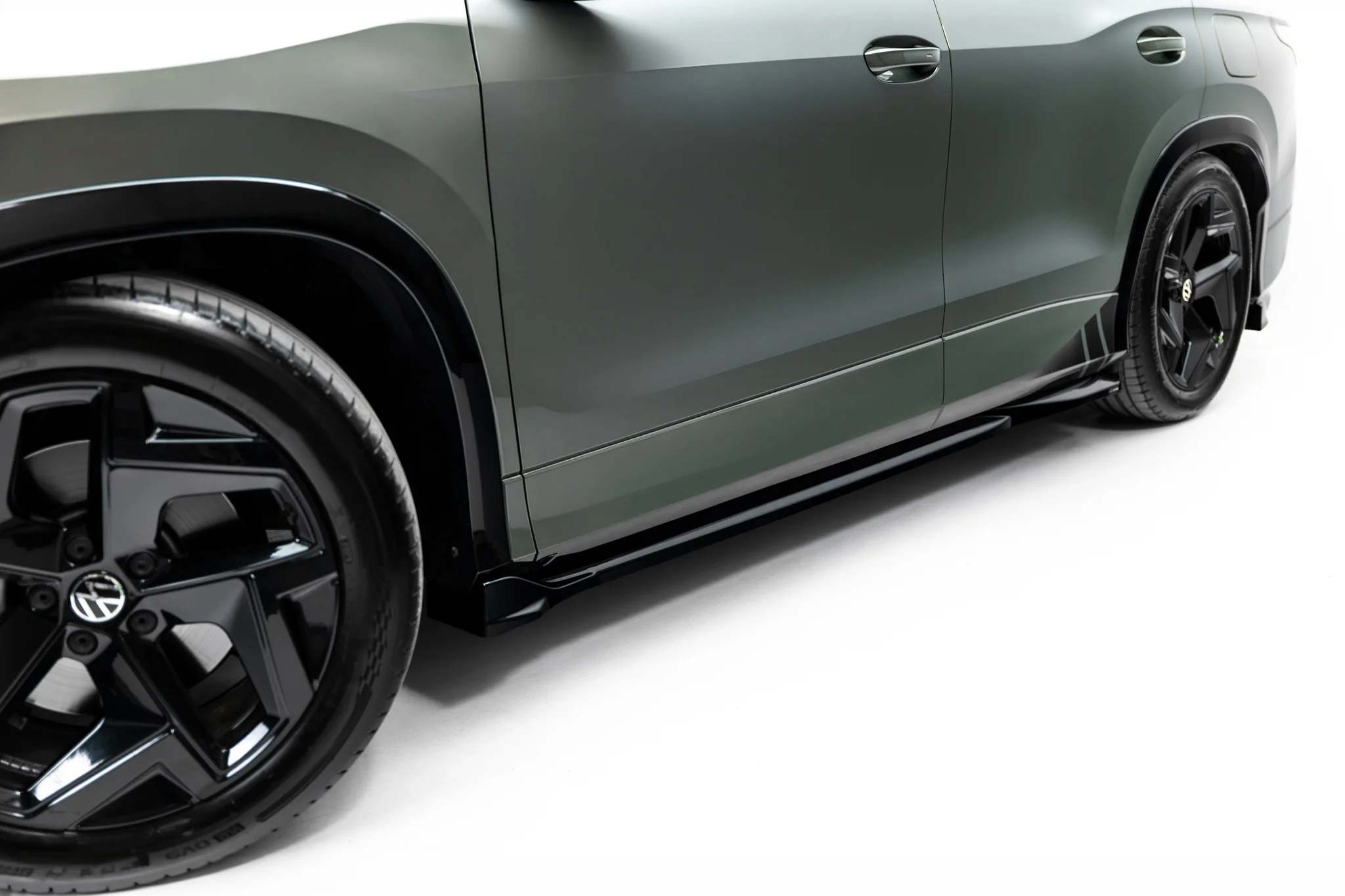 SIDE SKIRTS DIFFUSERS SUITABLE FOR VOLKSWAGEN TAYRON R-LINE MK1 – MAXTON DESIGN - 4