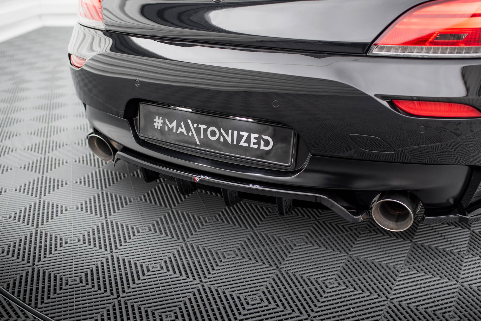 Central Rear Splitter (Vertical Bars) BMW Z4 M-Pack E89 Facelift - 3