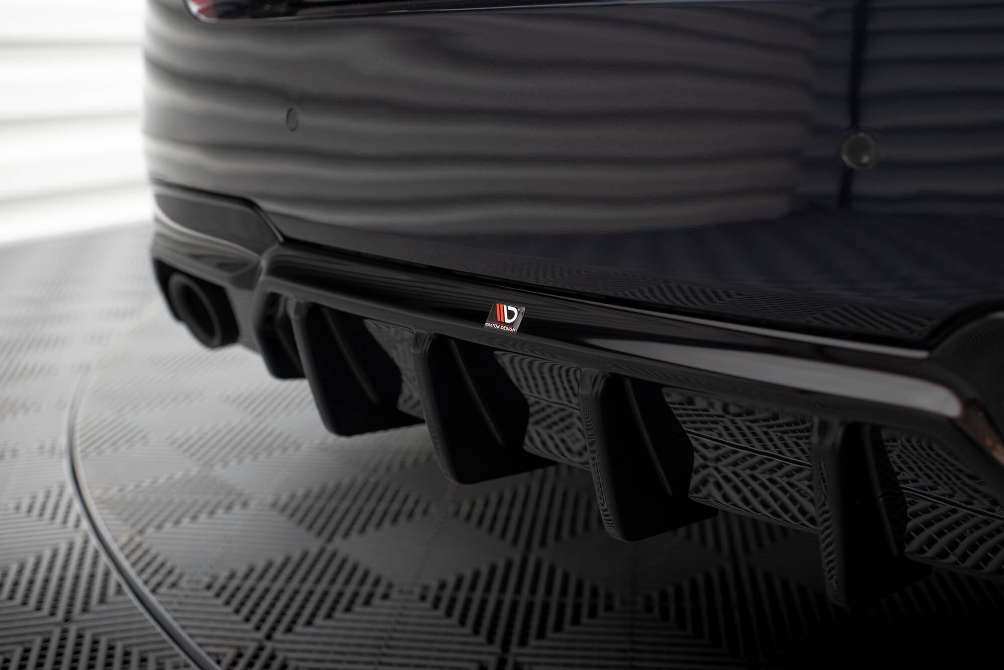Rear Valance V.2 BMW 5 M-Pack F10 / F11 (Version with two single exhausts) - 4