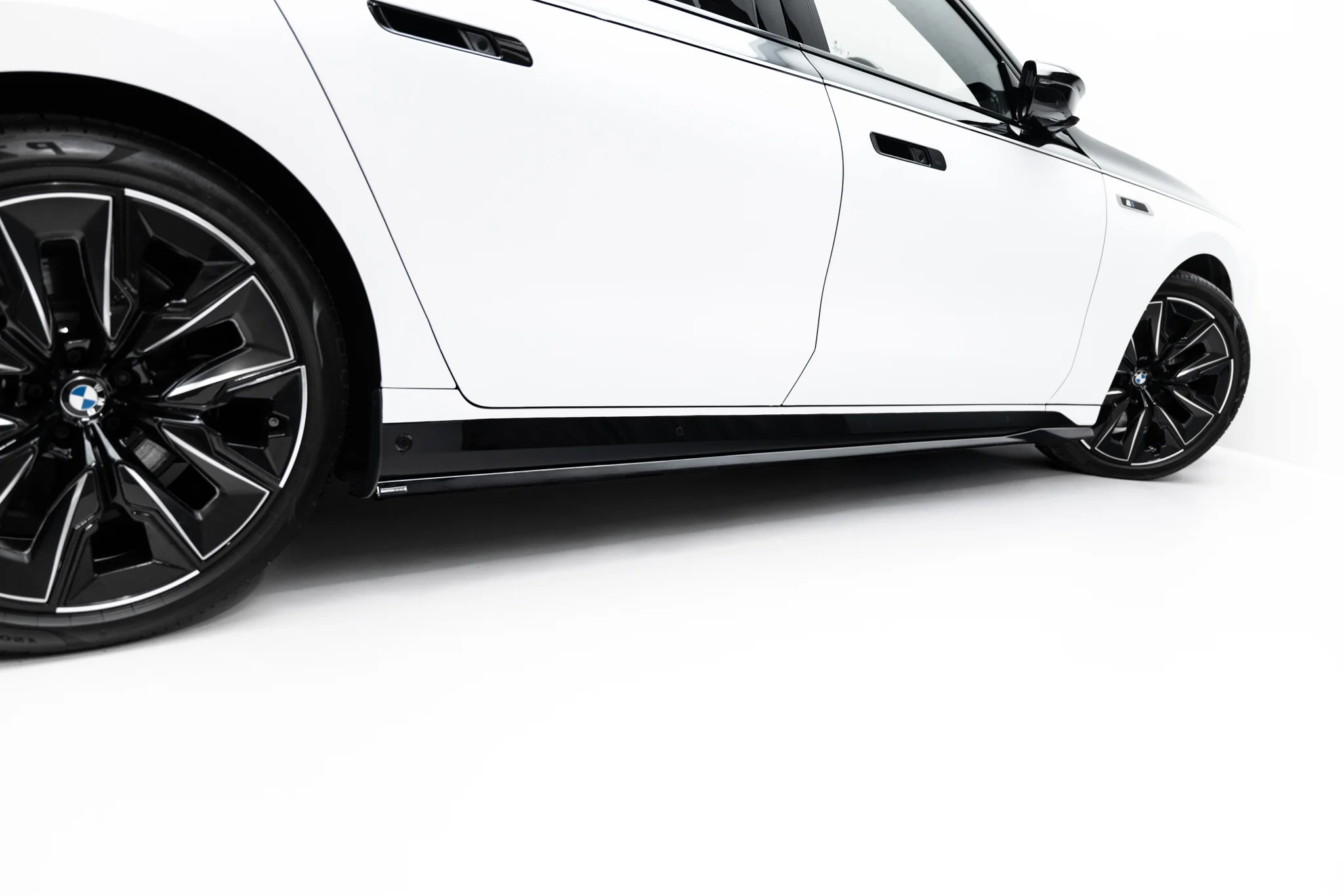 SIDE SKIRTS DIFFUSERS V.2 SUITABLE FOR BMW I7 E-DRIVE50 M-PACK / I7 X-DRIVE60 M-PACK / I7 M70 XDRIVE M-PACK G70 – MAXTON DESIGN - 2