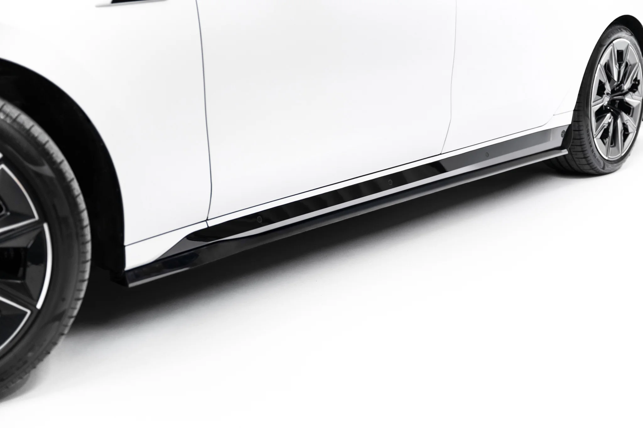 SIDE SKIRTS DIFFUSERS V.2 SUITABLE FOR BMW I7 E-DRIVE50 M-PACK / I7 X-DRIVE60 M-PACK / I7 M70 XDRIVE M-PACK G70 – MAXTON DESIGN - 3