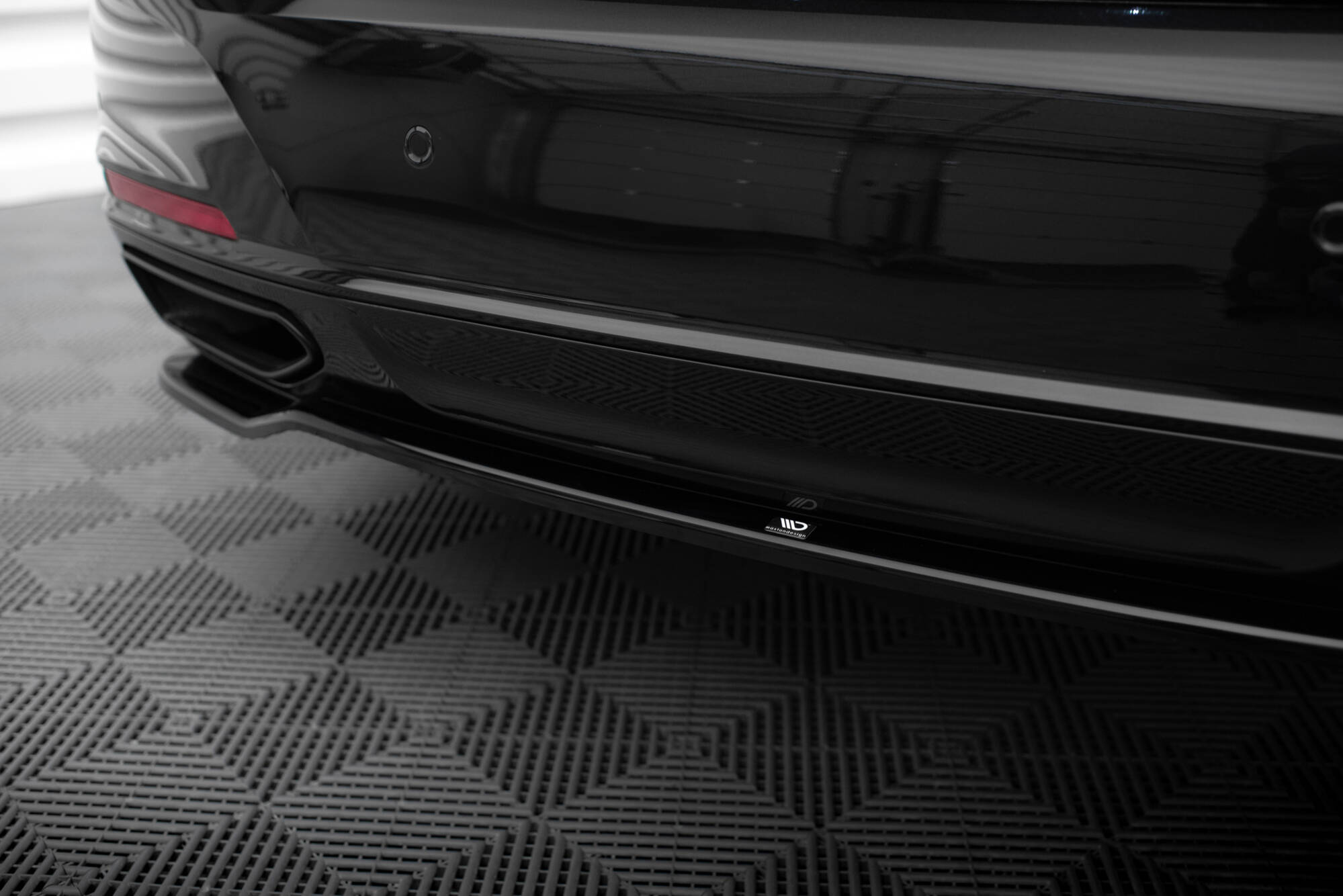 Central Rear Splitter BMW 7 G11 Facelift - 4