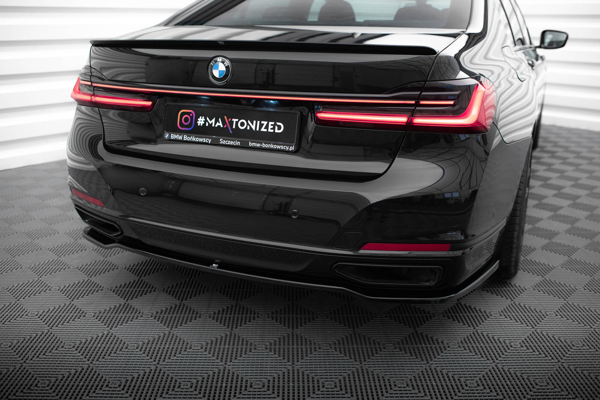 Central Rear Splitter BMW 7 G11 Facelift - 3