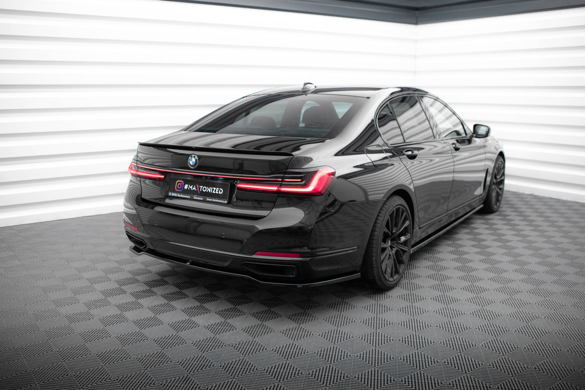 Central Rear Splitter BMW 7 G11 Facelift - 2