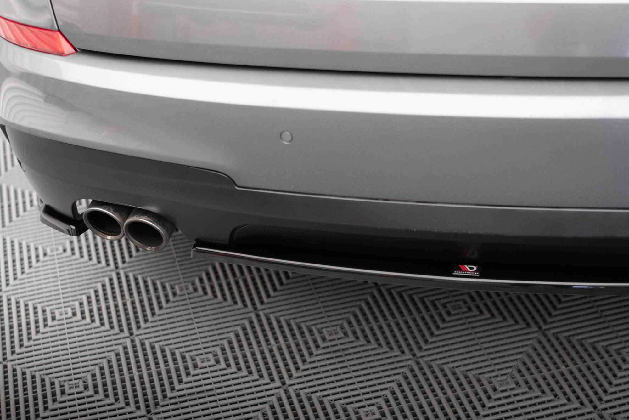 Central Rear Splitter BMW 5 GT M-Pack F07 - 4