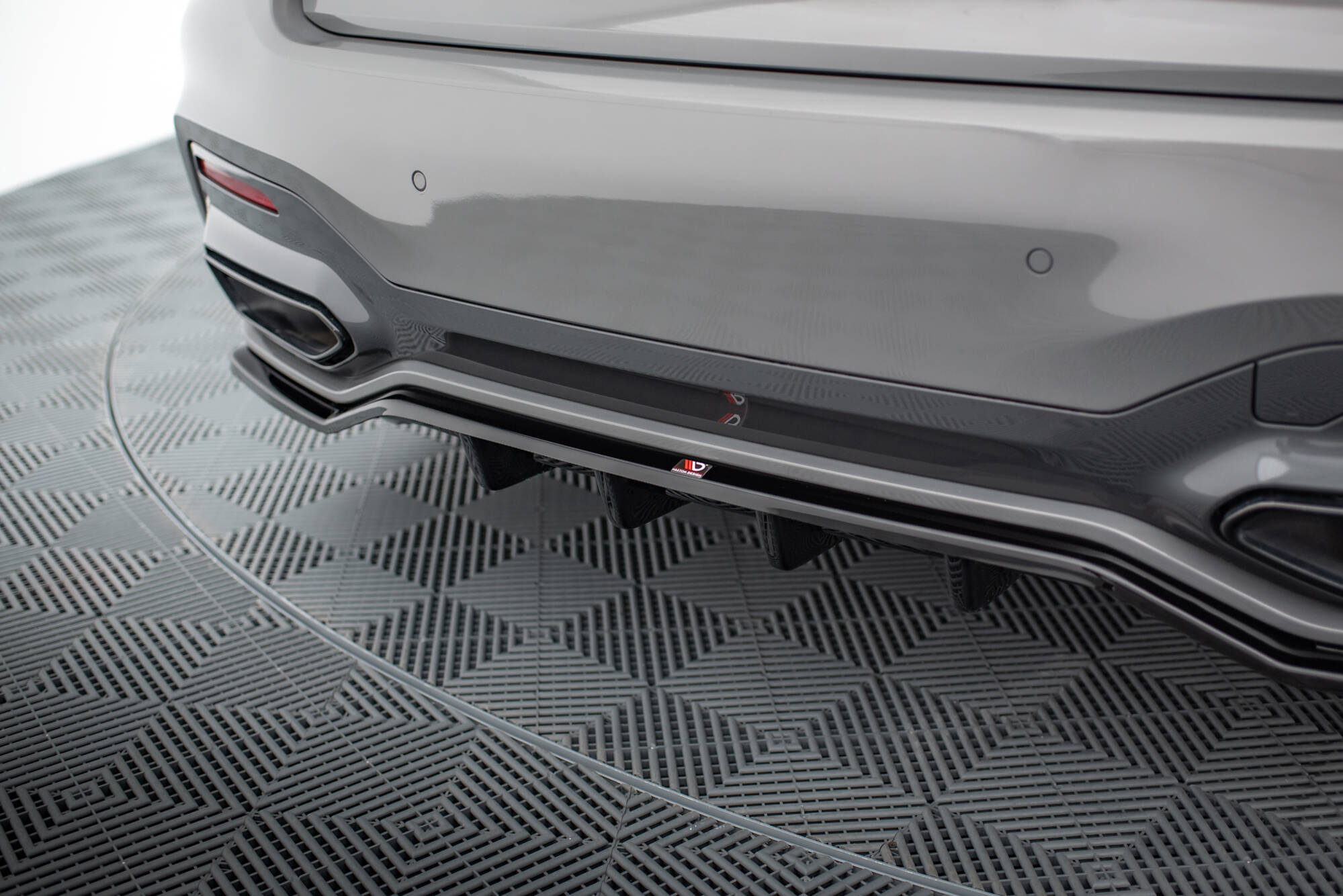 Central Rear Splitter (Vertical Bars) V.2 BMW 7 G11 M-Pack Facelift - 6