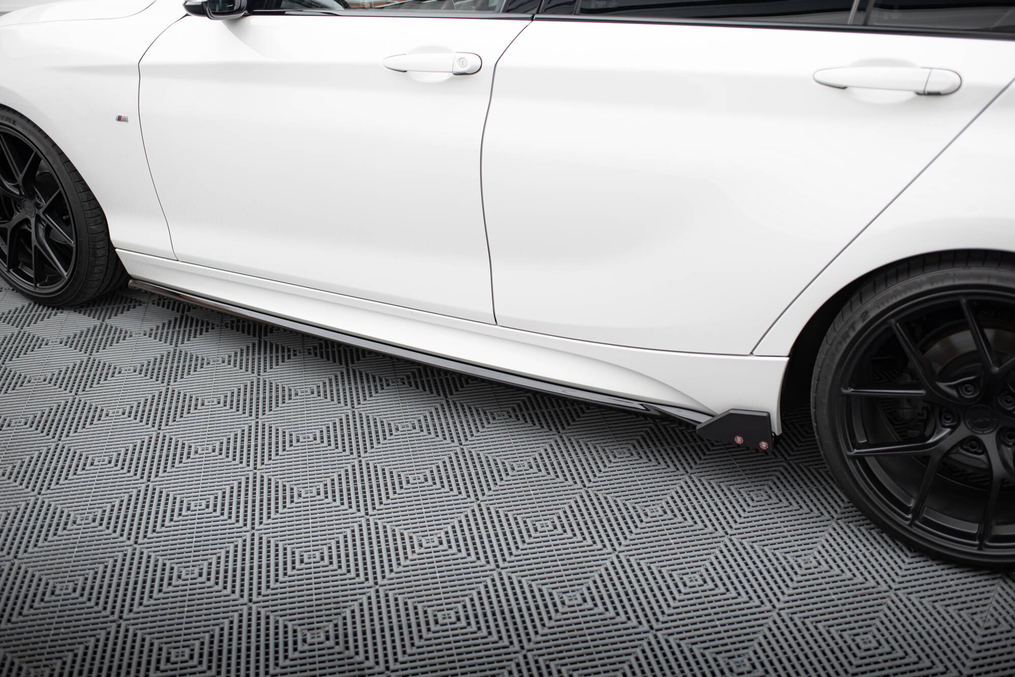 Side Skirts Diffusers V.4 + Flaps BMW 1 M-Pack / M140i F20 Facelift - 4
