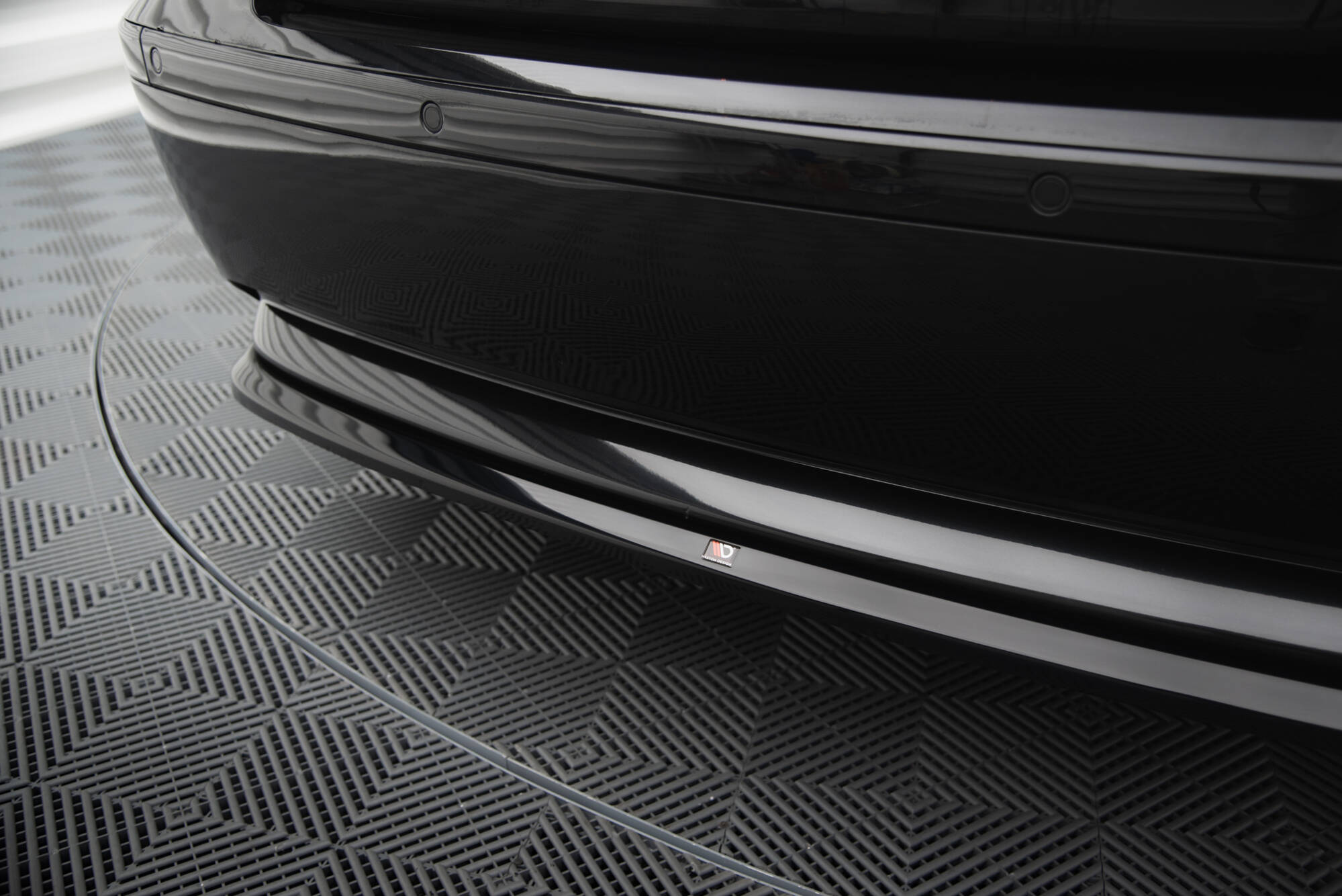 Central Rear Splitter BMW 7 E65 - 4