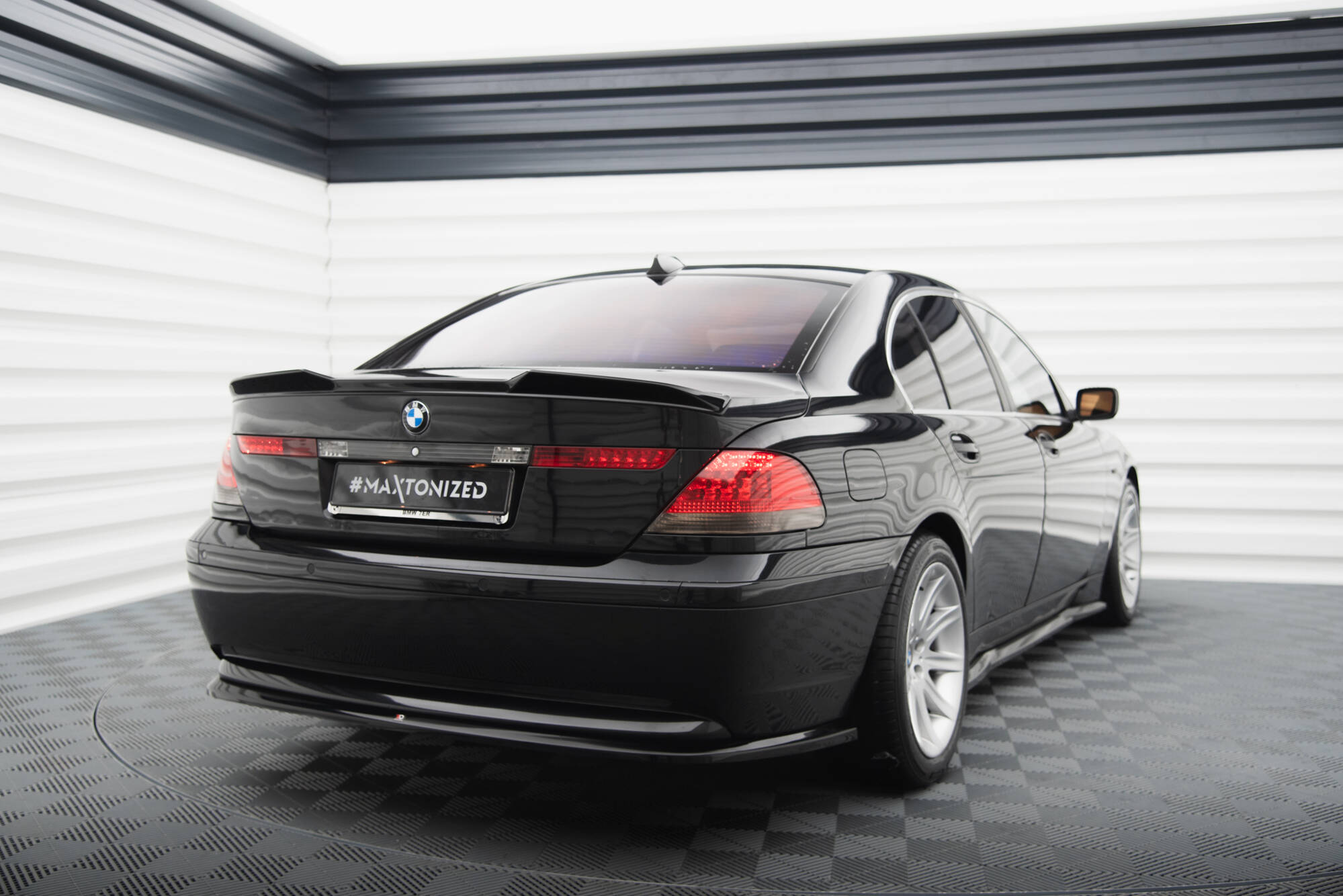 Central Rear Splitter BMW 7 E65 - 2