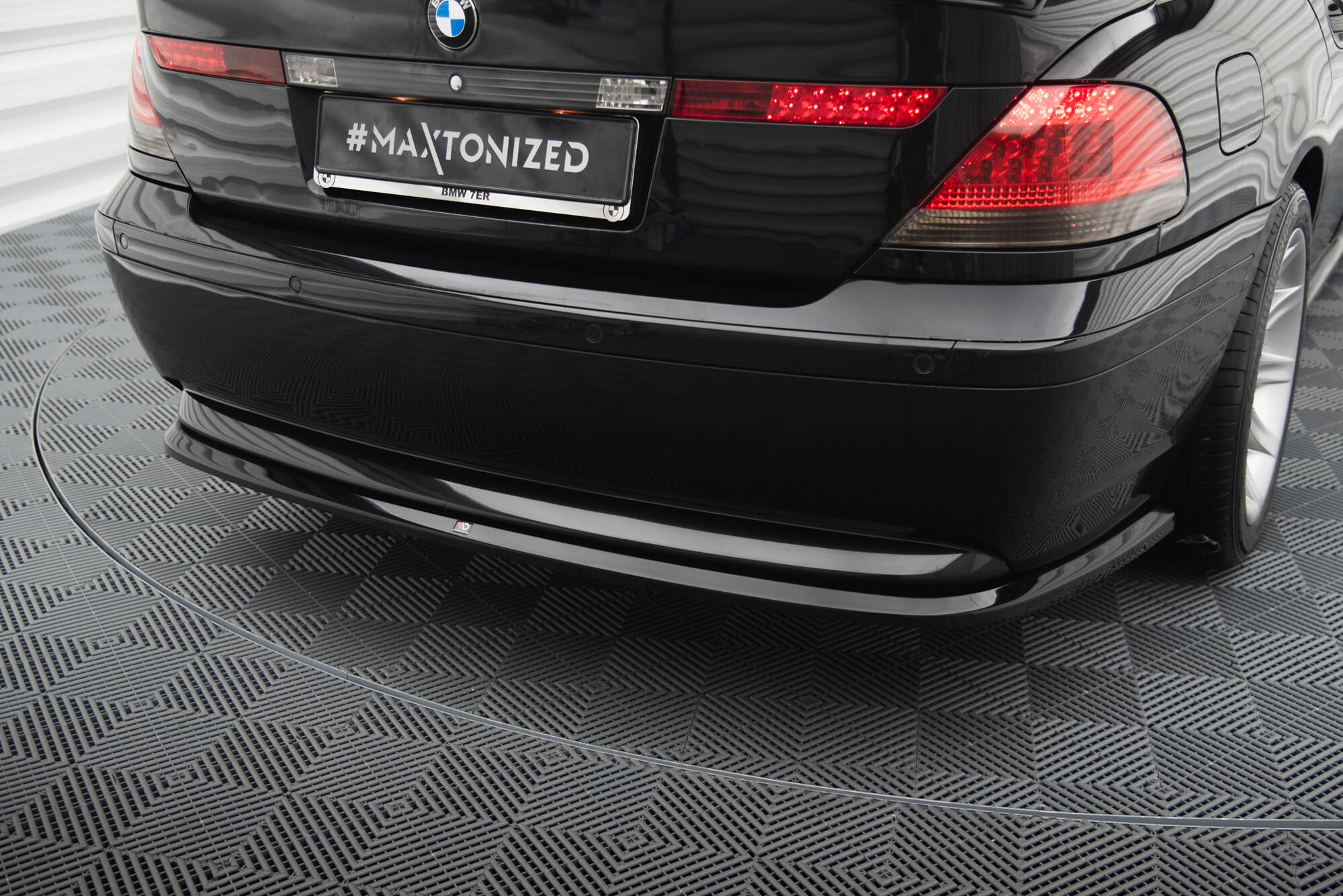 Central Rear Splitter BMW 7 E65 - 3
