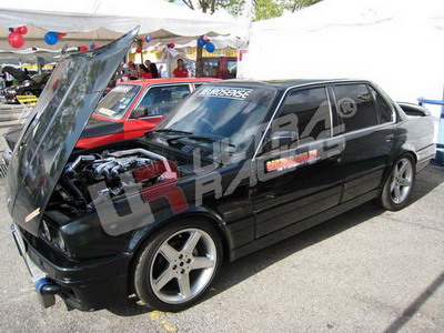 BMW 3-SERIES E30 ULTRARACING FRÄMRE ÖVRE FJÄDERBENSSTAG SOLID 069