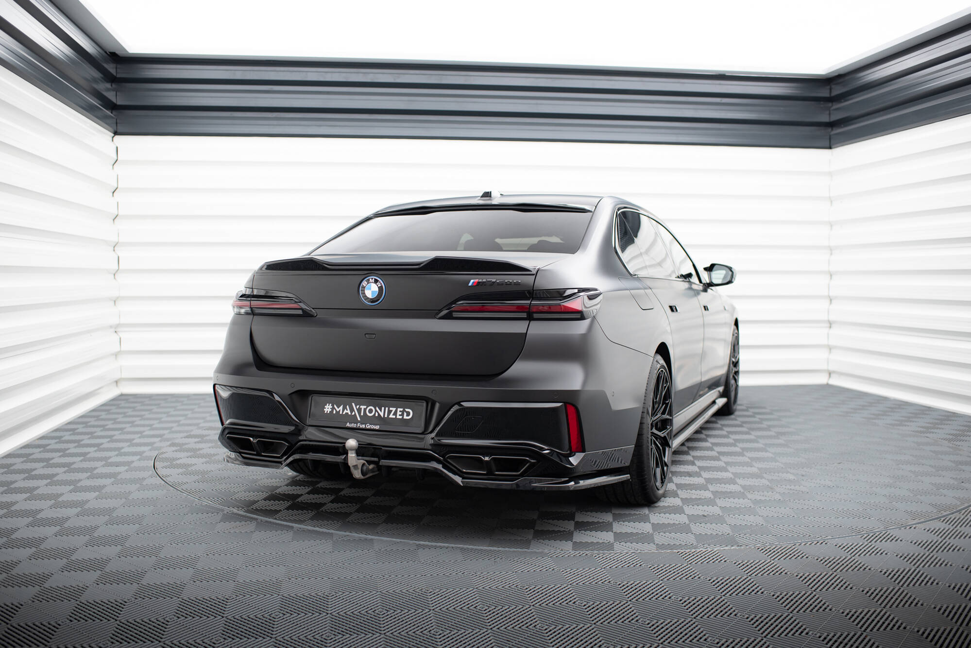 Central Rear Splitter (Vertical Bars) BMW M760e G70 - 7