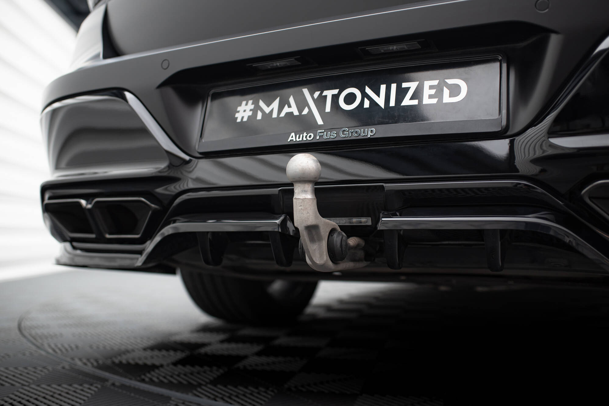 Central Rear Splitter (Vertical Bars) BMW M760e G70 - 6