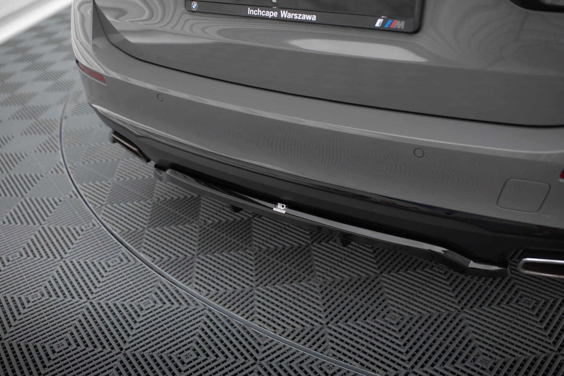 Central Rear Splitter (Vertical Bars) BMW 5 G30 / G31 Facelift - 3