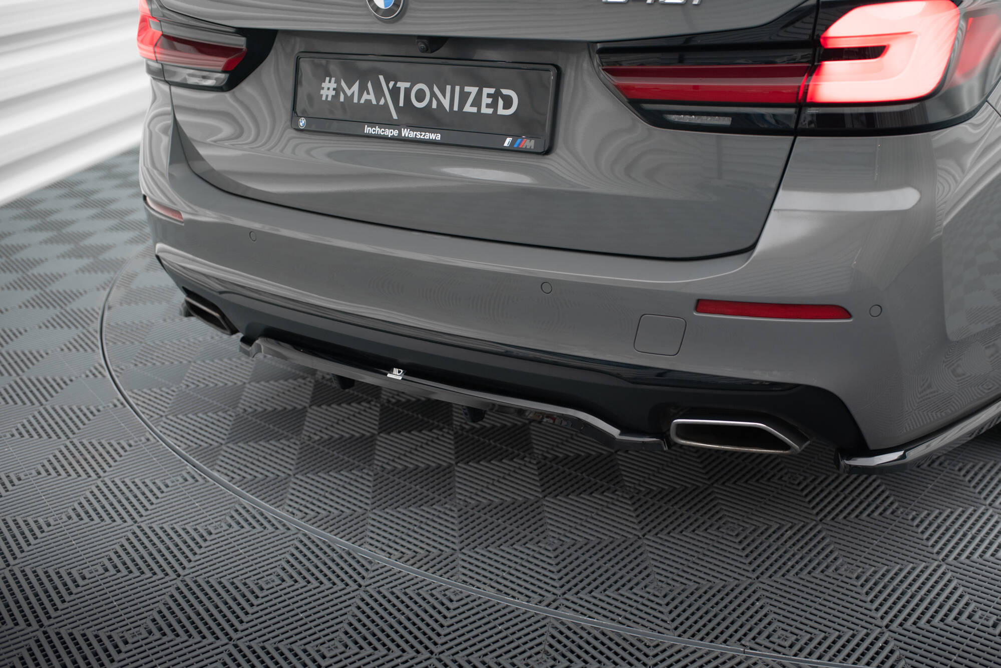 Central Rear Splitter (Vertical Bars) BMW 5 G30 / G31 Facelift - 4