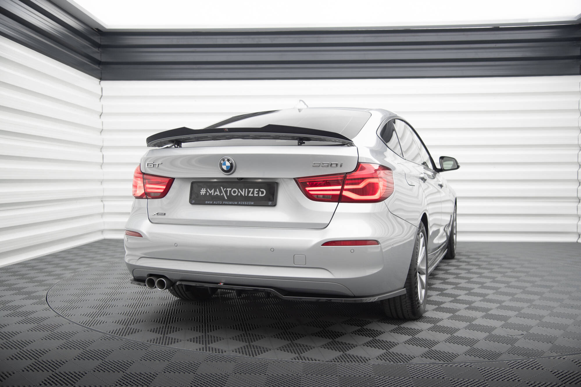 Central Rear Splitter (Vertical Bars) BMW 3 GT F34 Facelift - 2