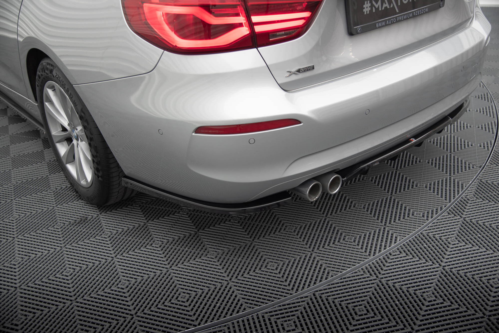 Central Rear Splitter (Vertical Bars) BMW 3 GT F34 Facelift - 4