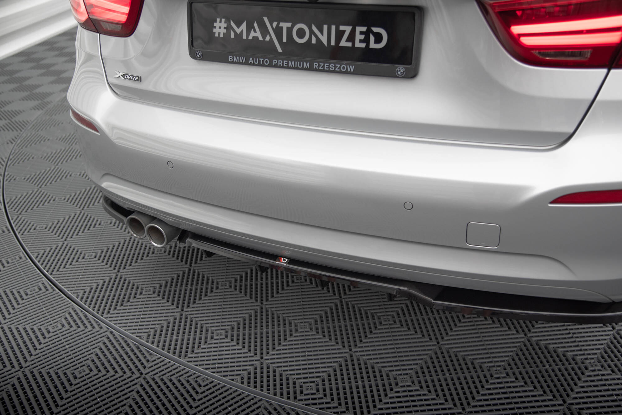 Central Rear Splitter (Vertical Bars) BMW 3 GT F34 Facelift - 3