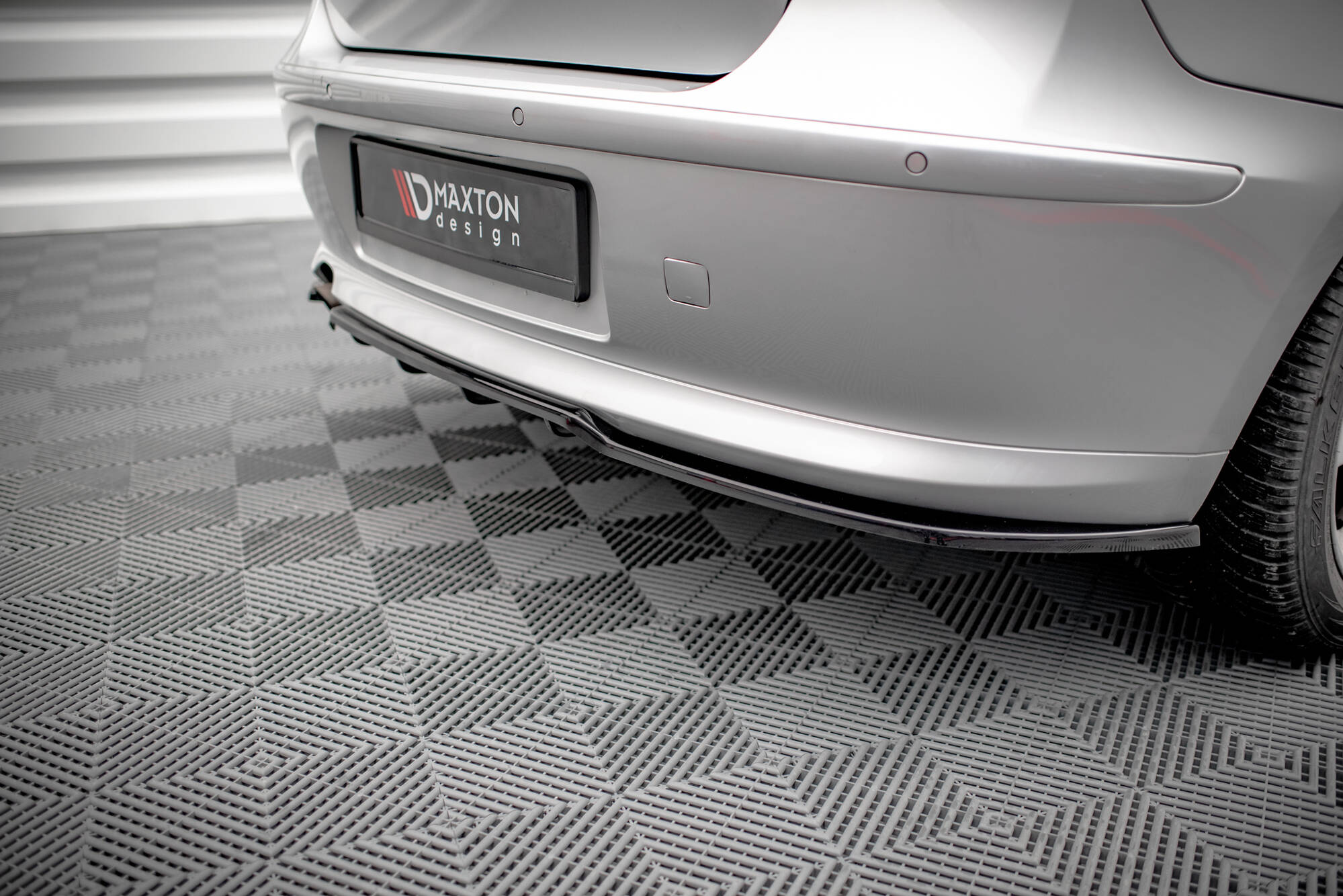 Central Rear Splitter (Vertical Bars) BMW 1 E81 Facelift - 4