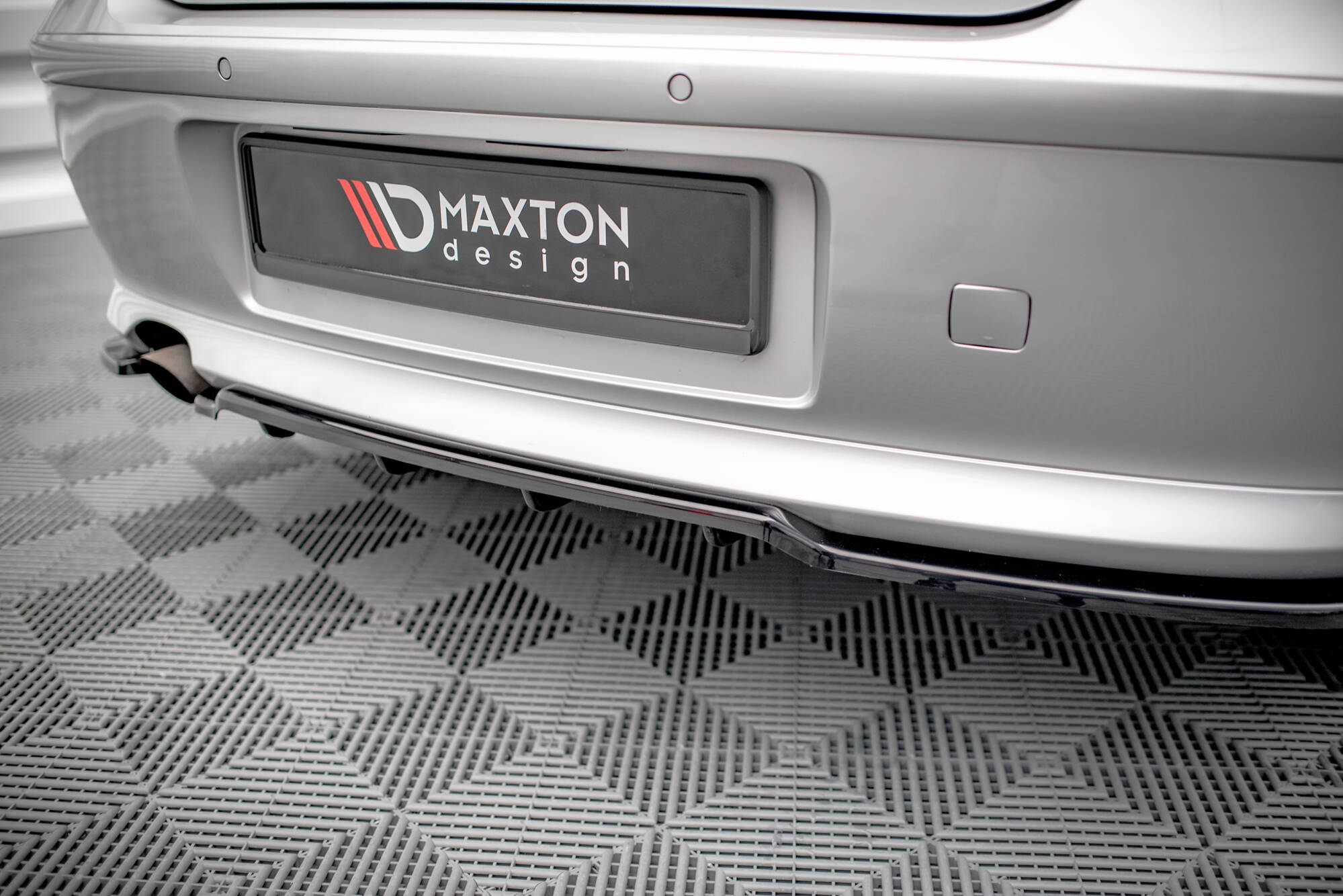 Central Rear Splitter (Vertical Bars) BMW 1 E81 Facelift - 3