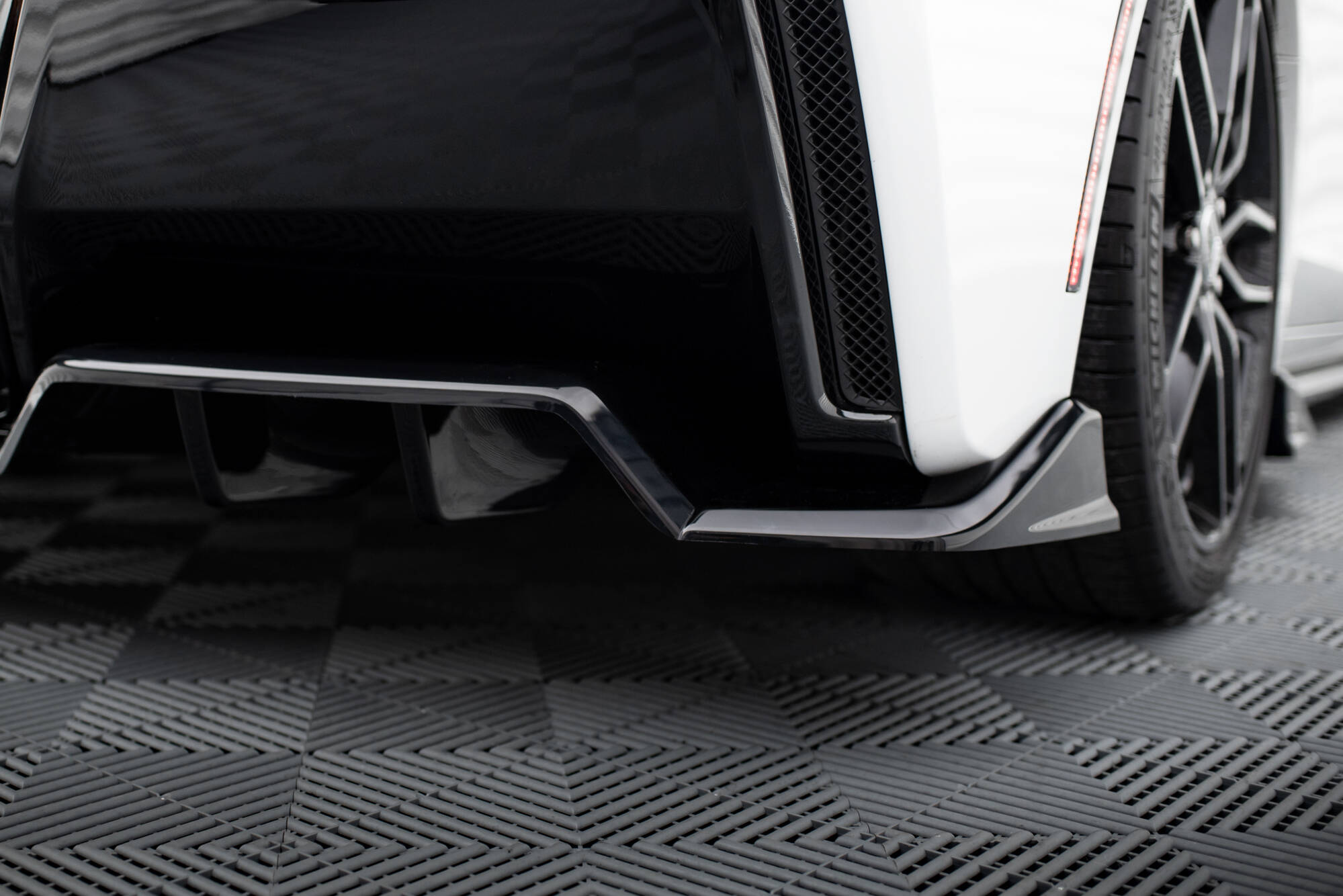 Central Rear Splitter (Vertical Bars) + Rear Side Splitters Chevrolet Corvette C7 - 2