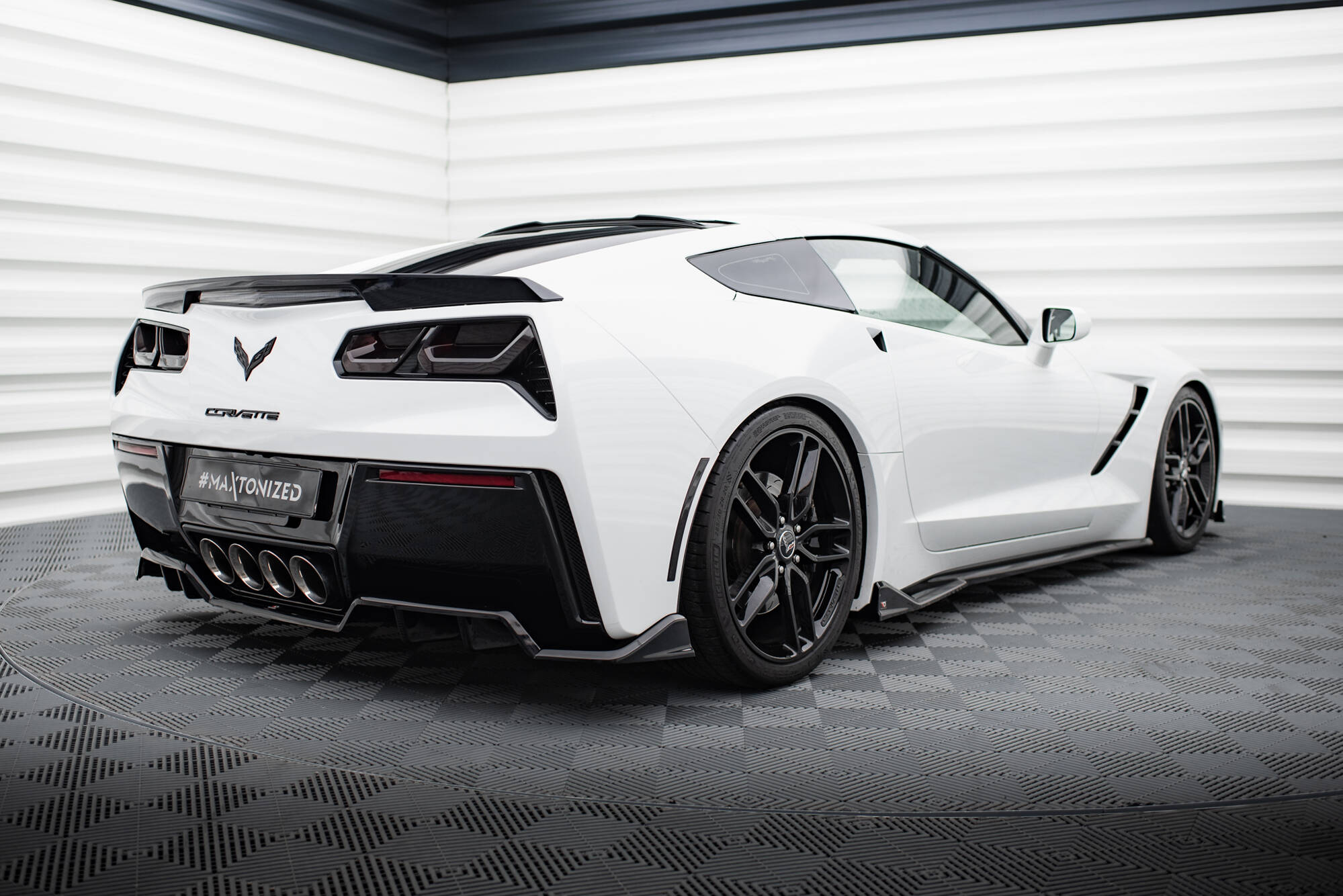 Central Rear Splitter (Vertical Bars) + Rear Side Splitters Chevrolet Corvette C7 - 8