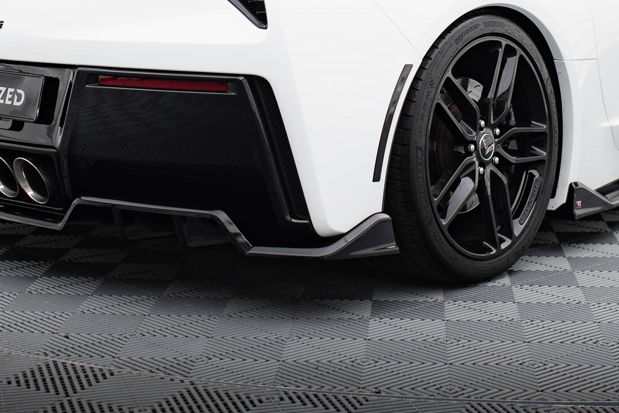 Central Rear Splitter (Vertical Bars) + Rear Side Splitters Chevrolet Corvette C7 - 7