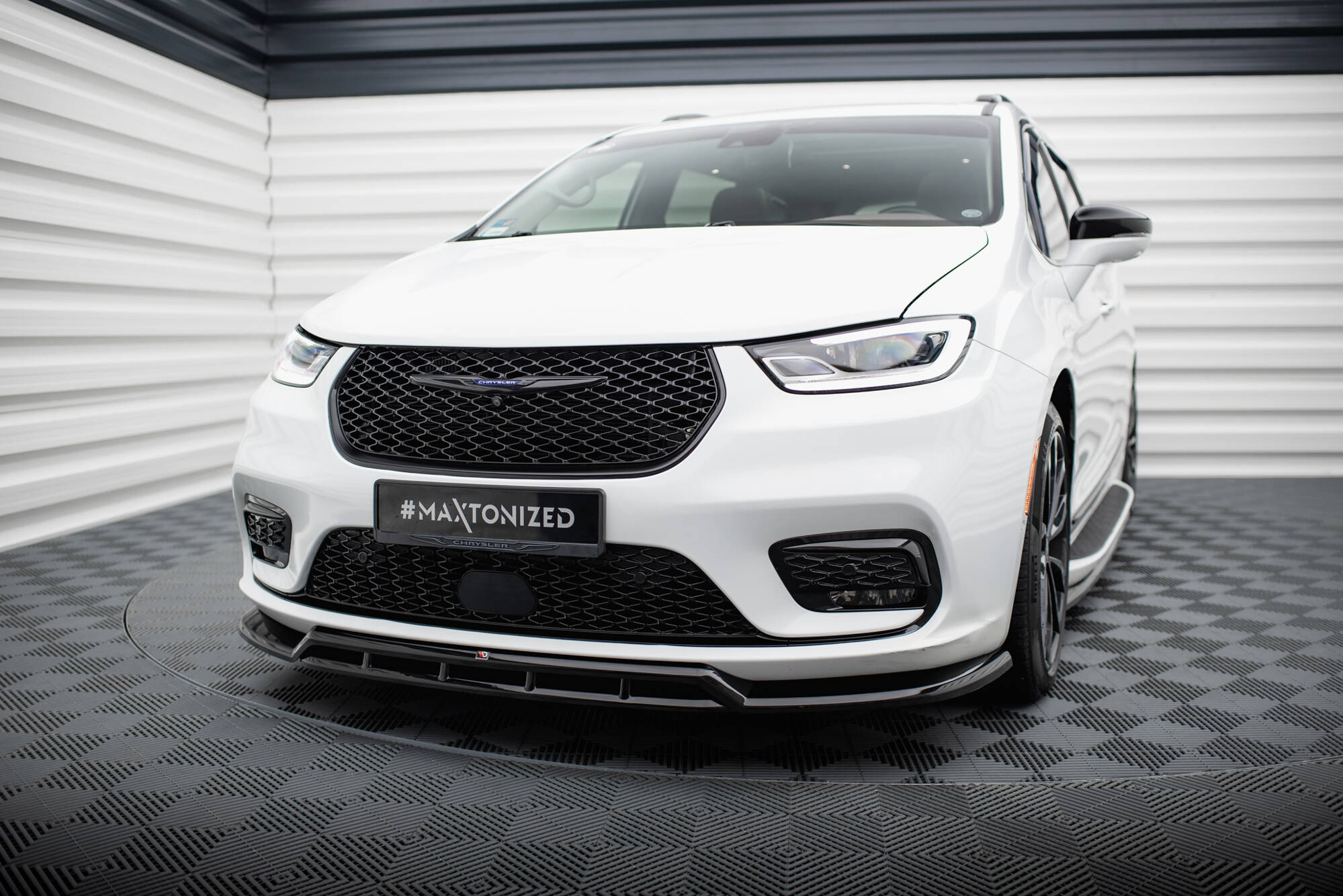 Front Splitter Chrysler Pacifica Mk2 Facelift - 3