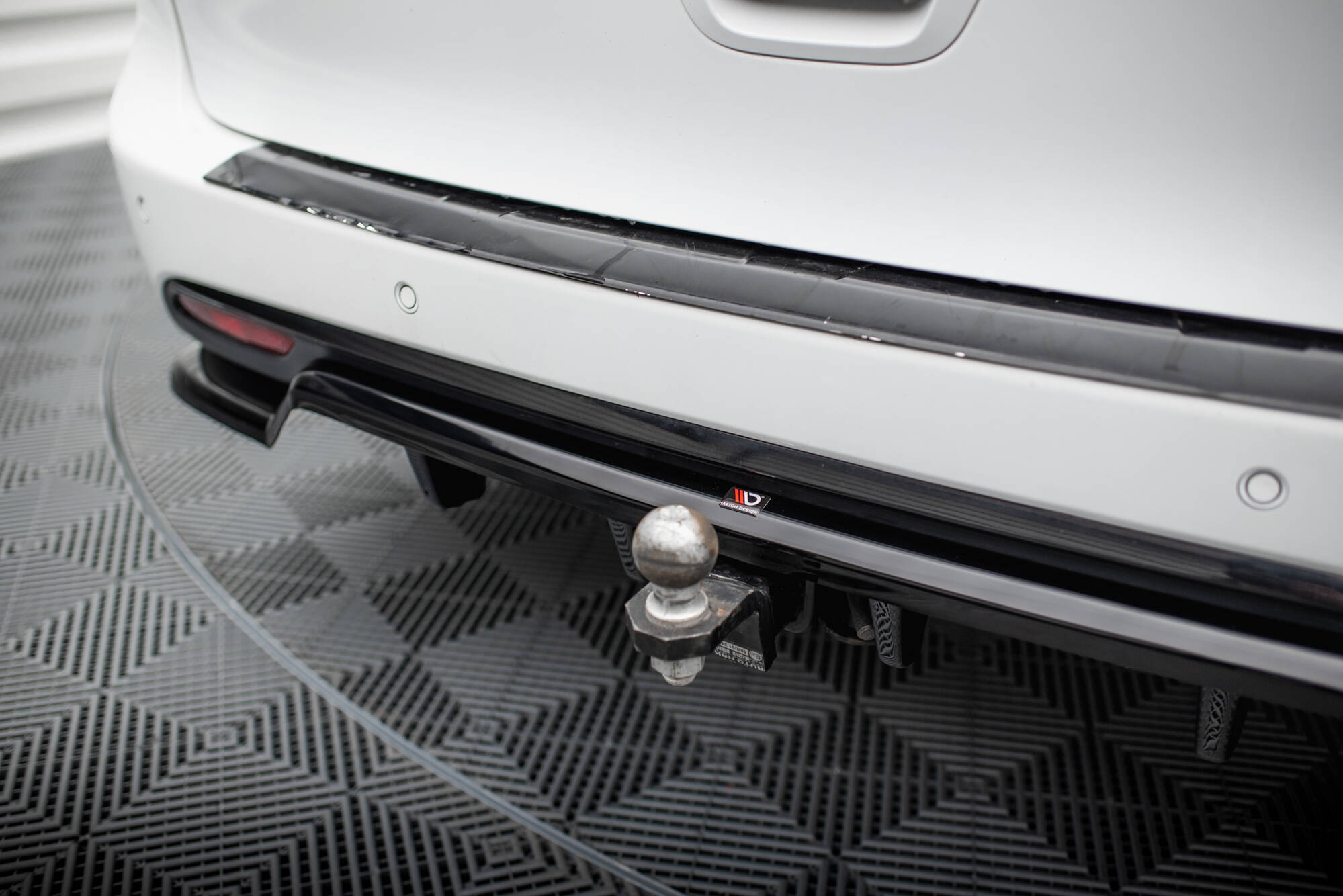 Central Rear Splitter (Vertical Bars) Chrysler Pacifica Mk2 Facelift - 4
