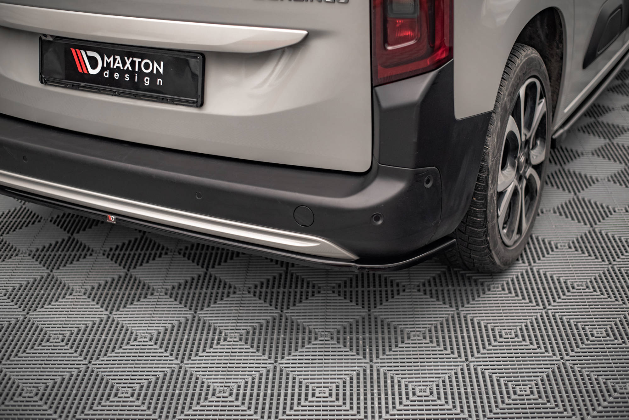 Central Rear Splitter Citroen Berlingo Mk3 - 4