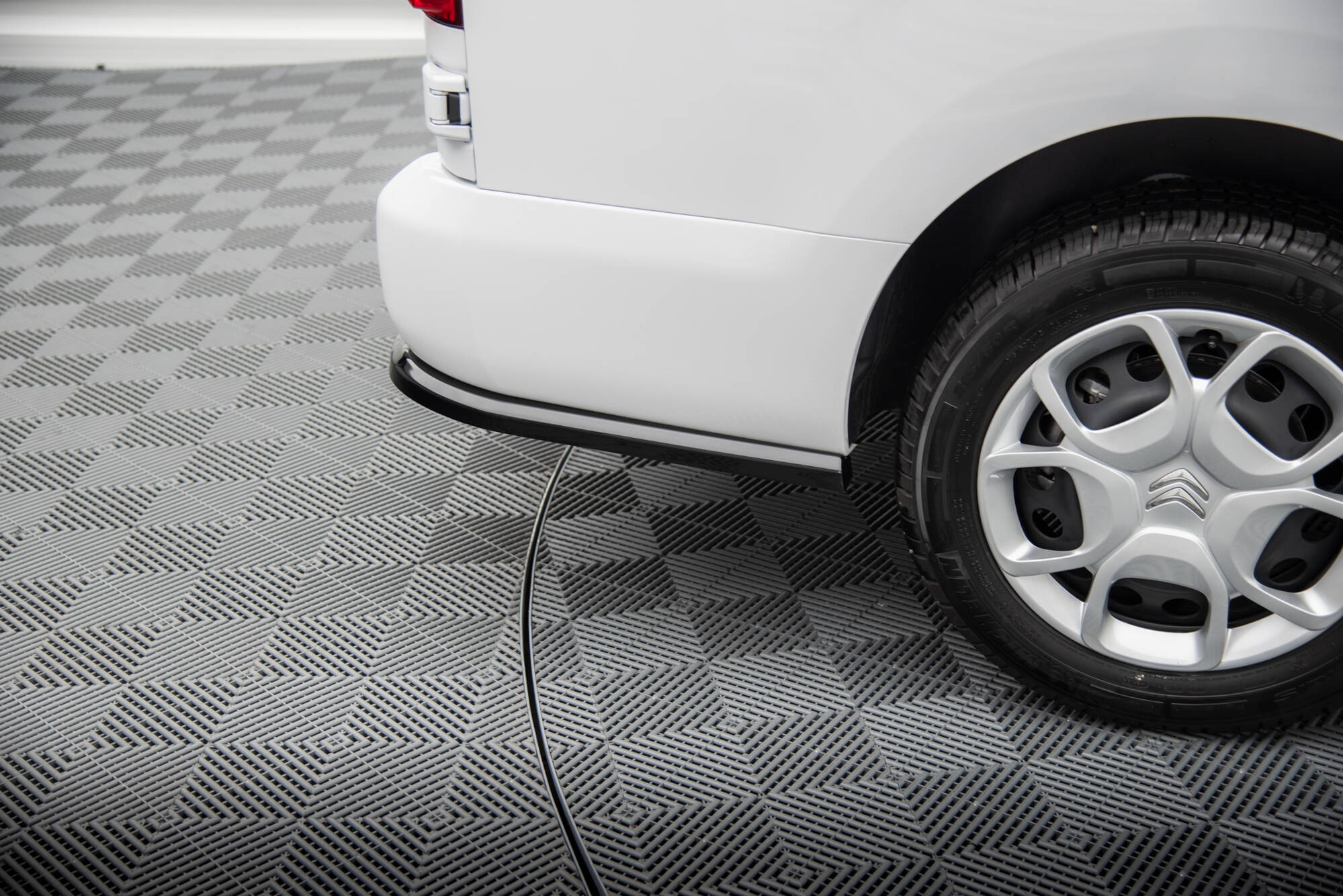 Central Rear Splitter (Vertical Bars) Citroen Jumpy L3 Mk3 - 6