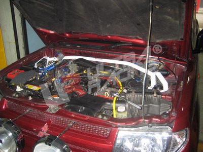 MITSUBISHI PAJERO IO 98+ ULTRARACING FRONT UPPER STRUTBAR