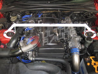 TOYOTA SUPRA MKIV 2JZ 93-98 ULTRARACING FRÄMRE ÖVRE FJÄDERBENSSTAG
