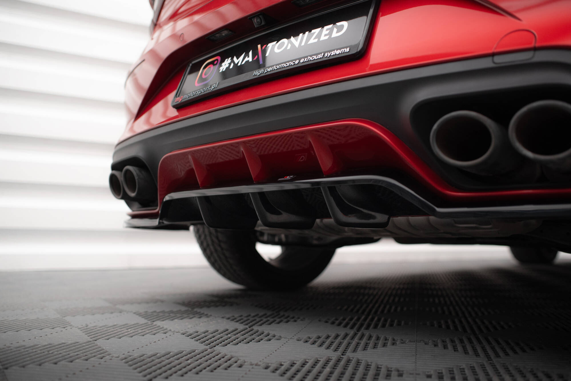 Central Rear Splitter (Vertical Bars) Cupra Leon Hatchback Mk1 - 4