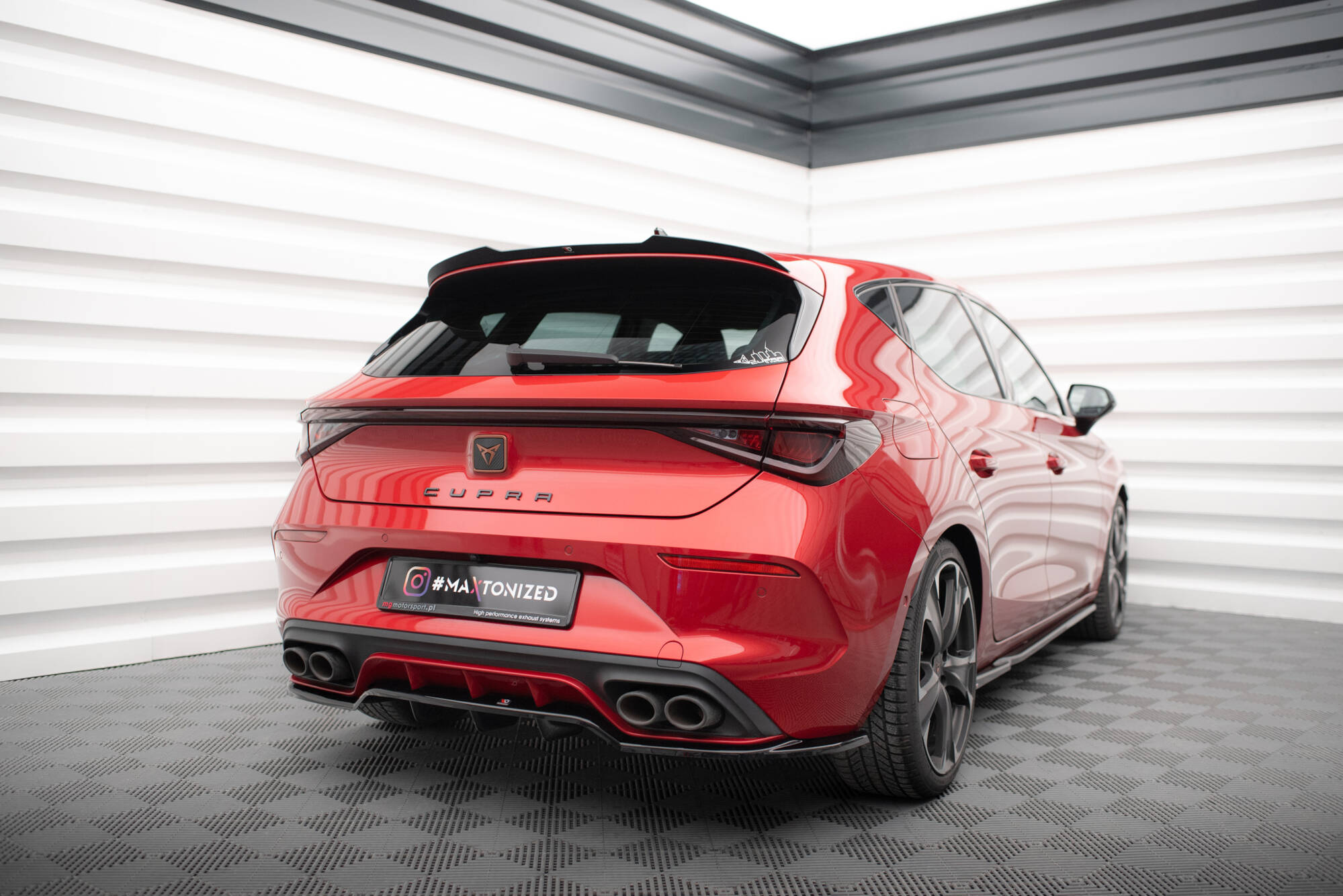Central Rear Splitter (Vertical Bars) Cupra Leon Hatchback Mk1 - 2