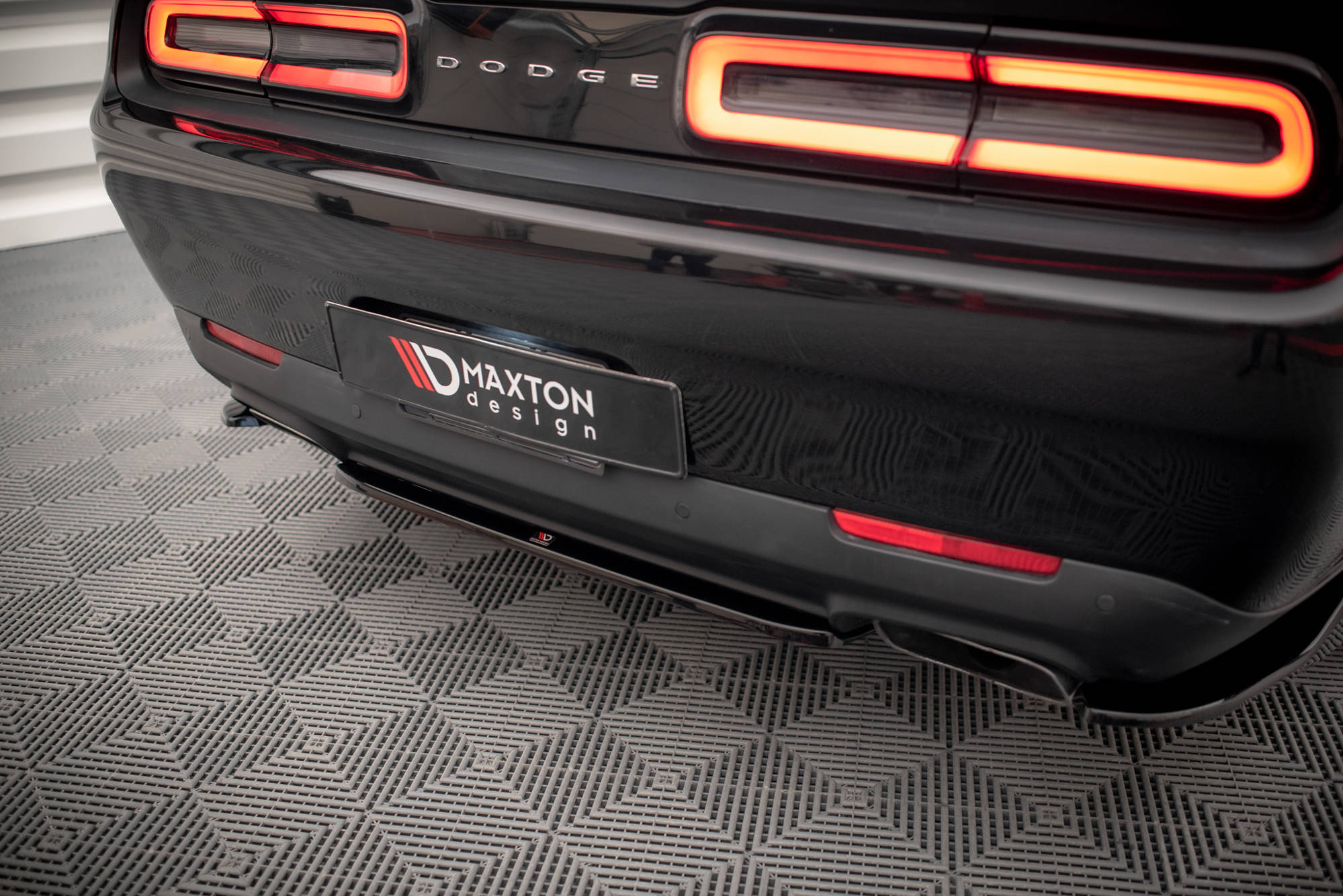 Central Rear Splitter Dodge Challenger RT Mk3 Facelift - 4
