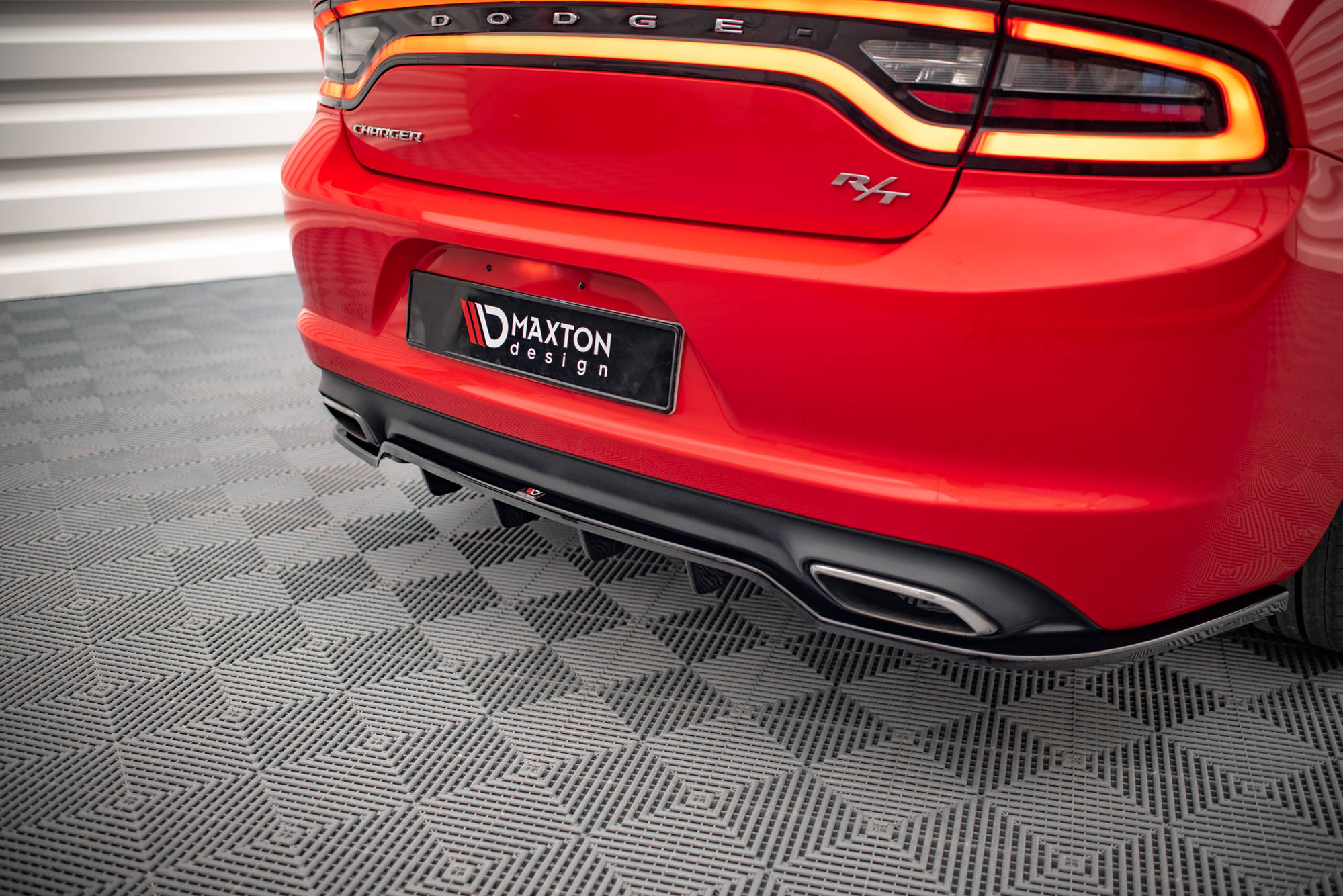 Central Rear Splitter (Vertical Bars) Dodge Charger RT Mk7 Facelift - 3