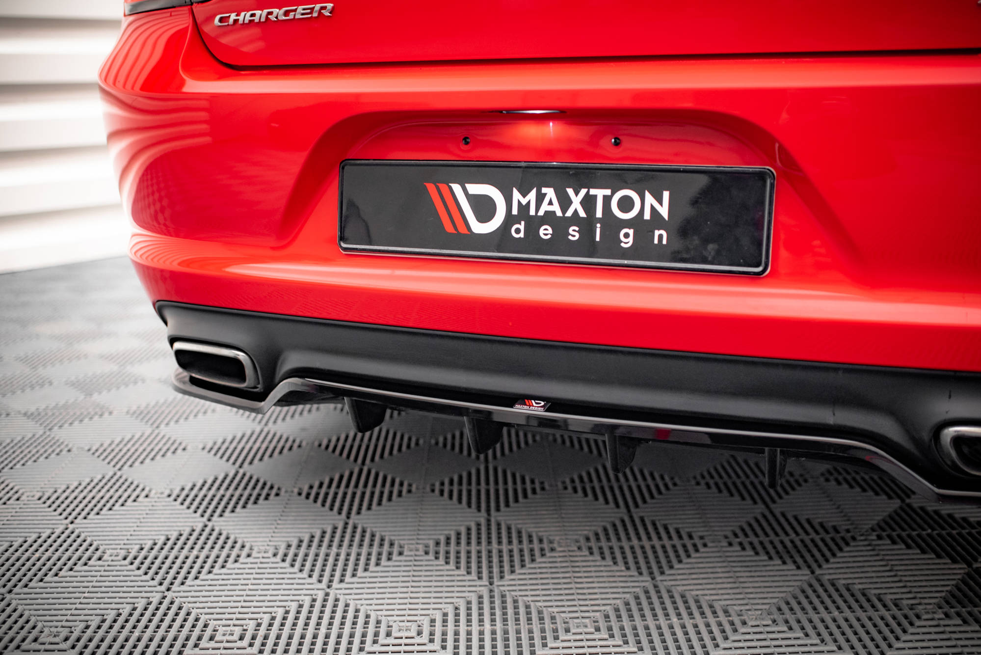 Central Rear Splitter (Vertical Bars) Dodge Charger RT Mk7 Facelift - 2