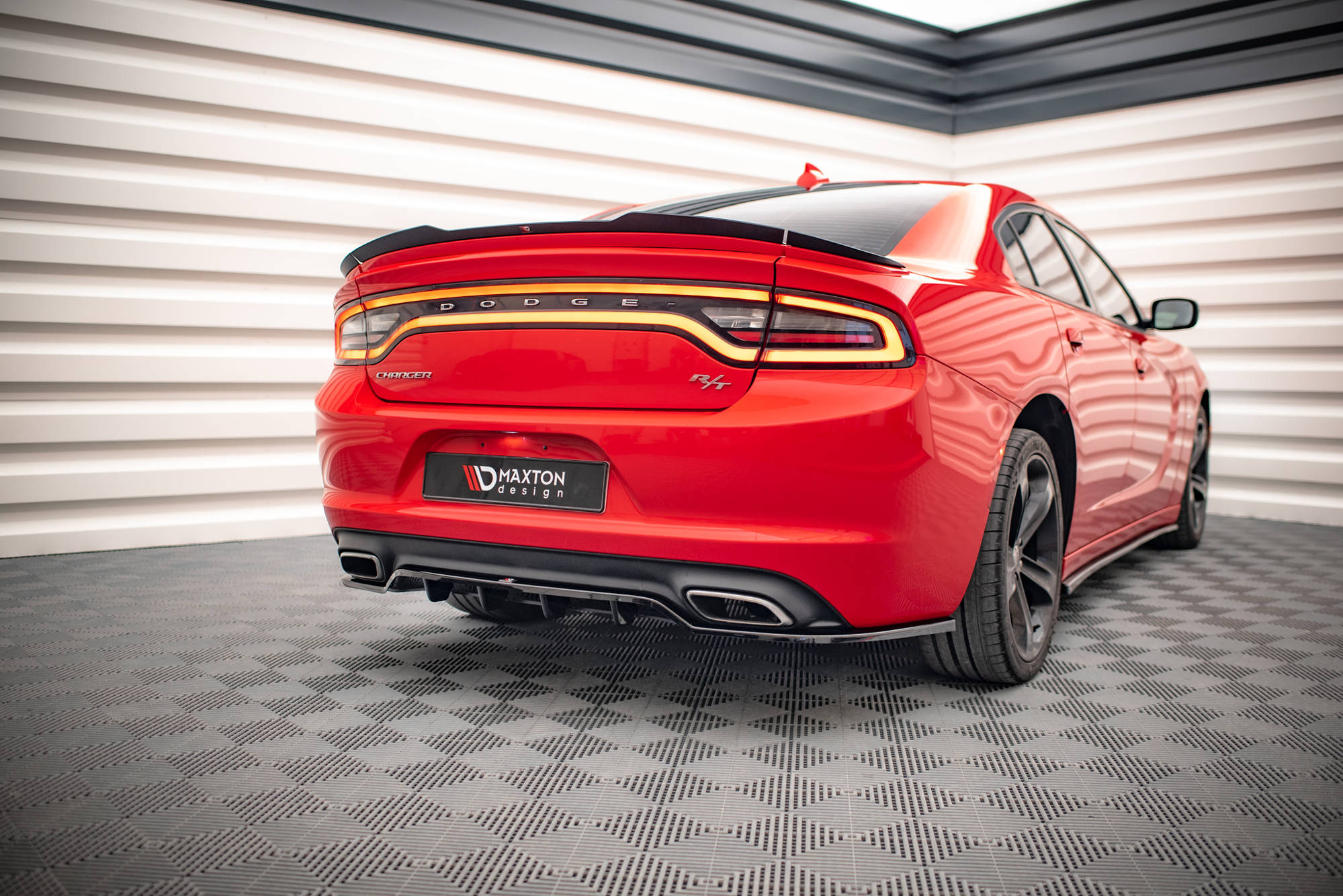 Central Rear Splitter (Vertical Bars) Dodge Charger RT Mk7 Facelift - 4
