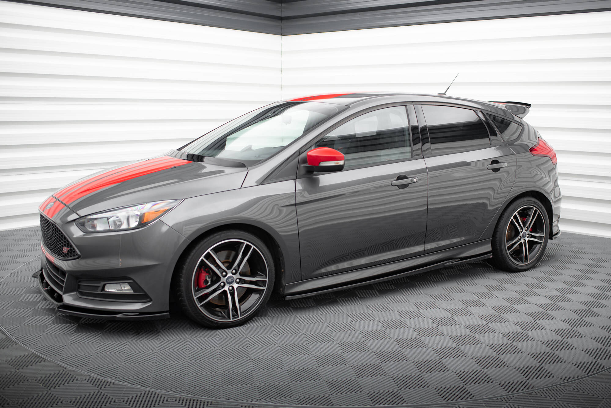 Side Skirts Diffusers V2 Ford Focus ST & RS MK3 (2015-2018) - 2