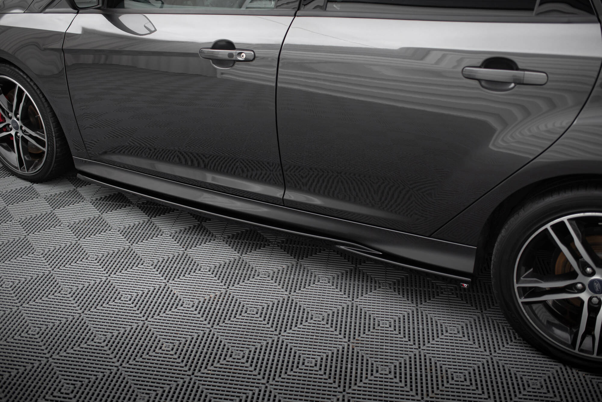 Side Skirts Diffusers V2 Ford Focus ST & RS MK3 (2015-2018) - 4