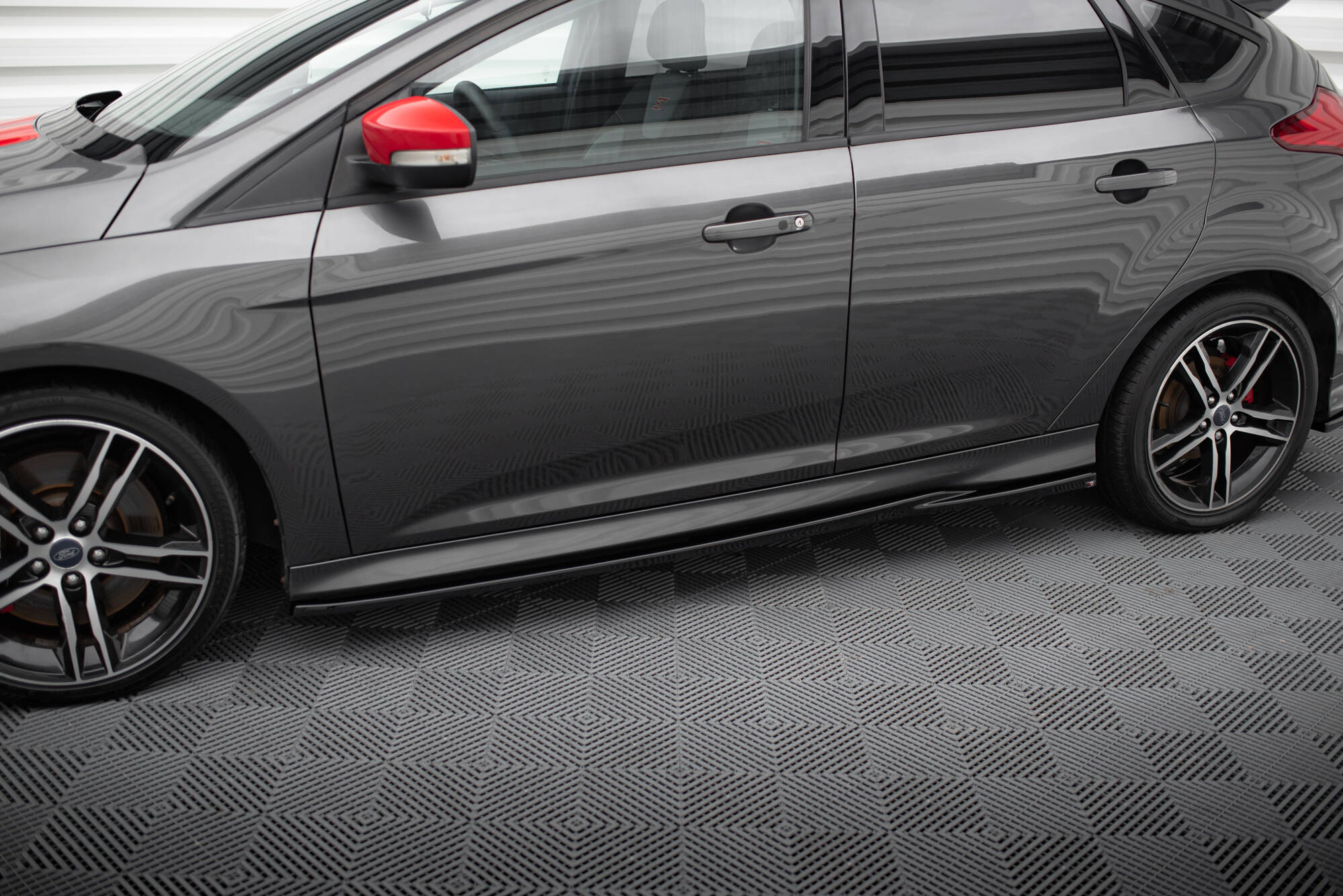 Side Skirts Diffusers V2 Ford Focus ST & RS MK3 (2015-2018) - 3